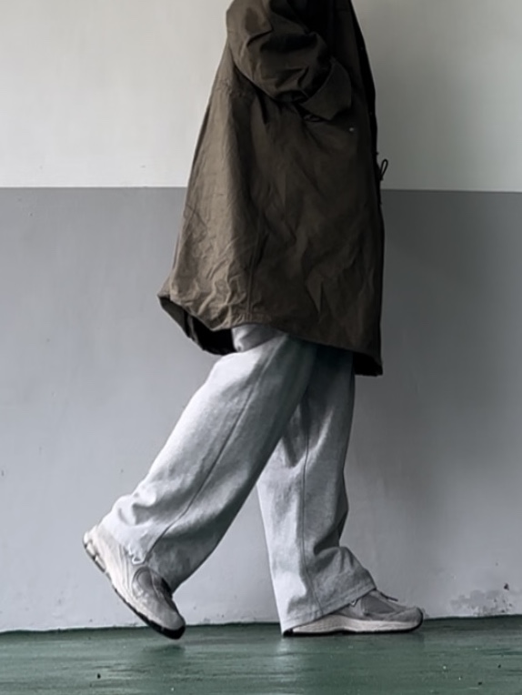 New Balance 2002R Grey 착용 스타일