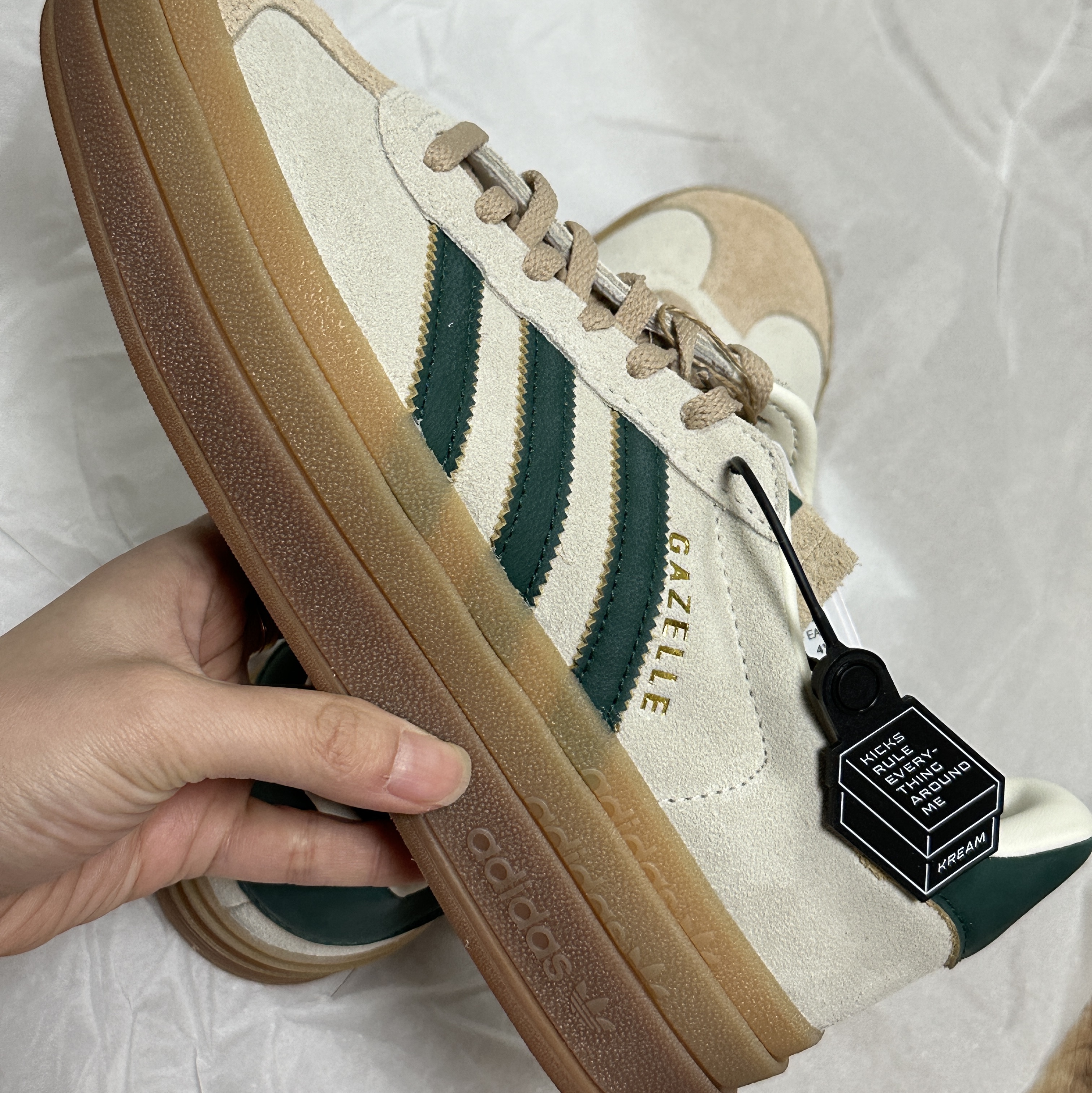 (W) Adidas Gazelle Bold Cream White Collegiate Green 착용 스타일 - 4