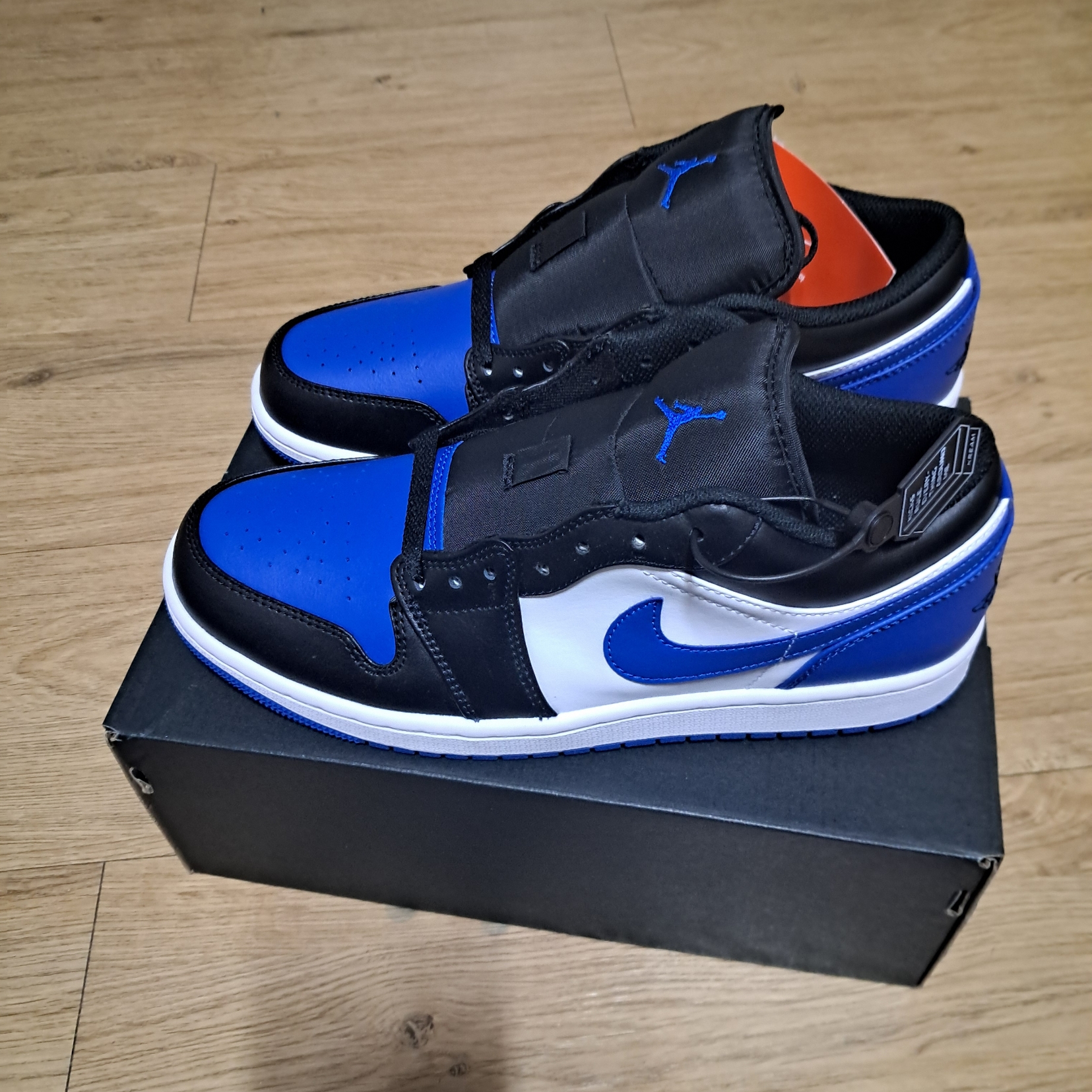 Jordan 1 Low Alternate Royal Toe 착용 스타일 - 1