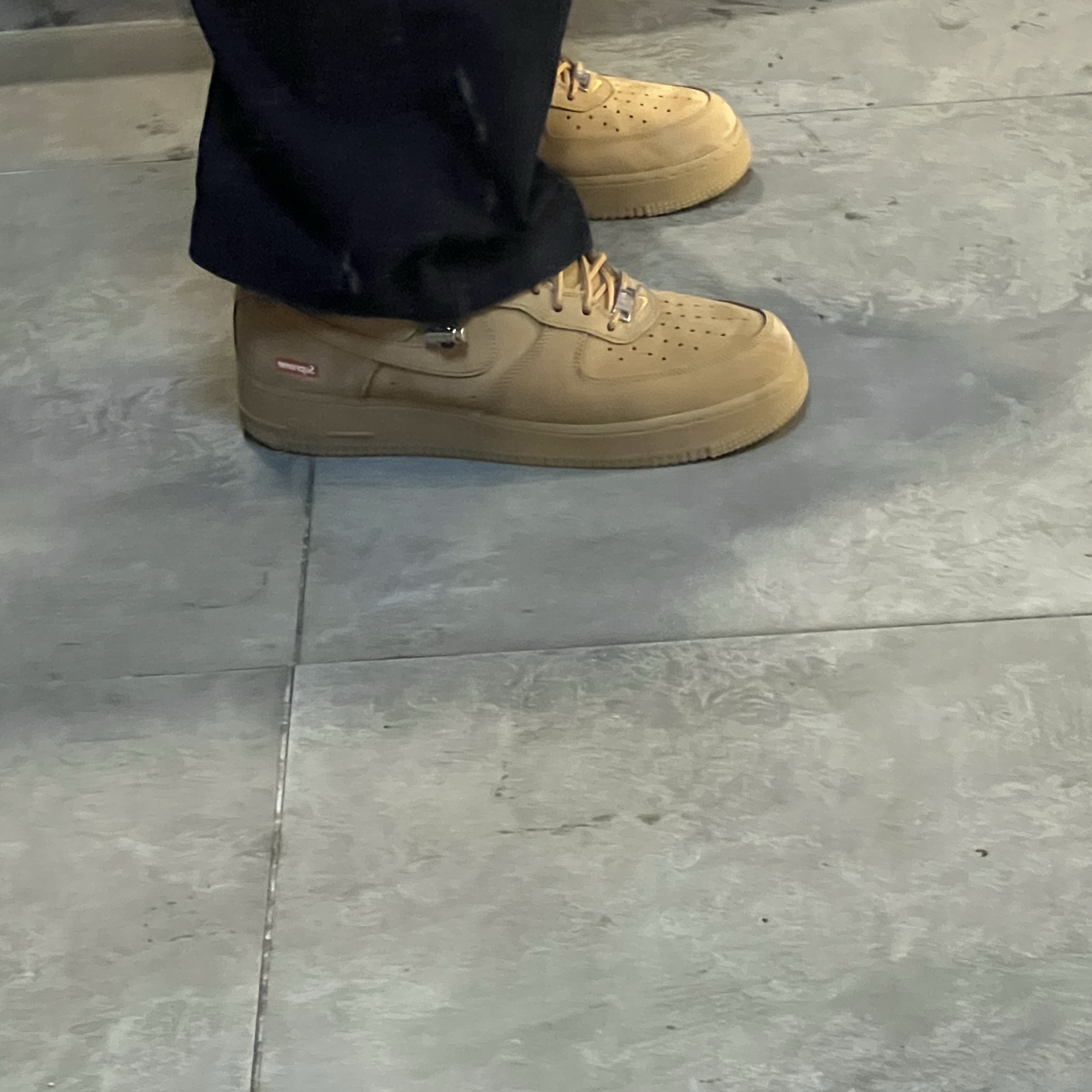 Nike x Supreme Air Force 1 Low Flax 착용 스타일