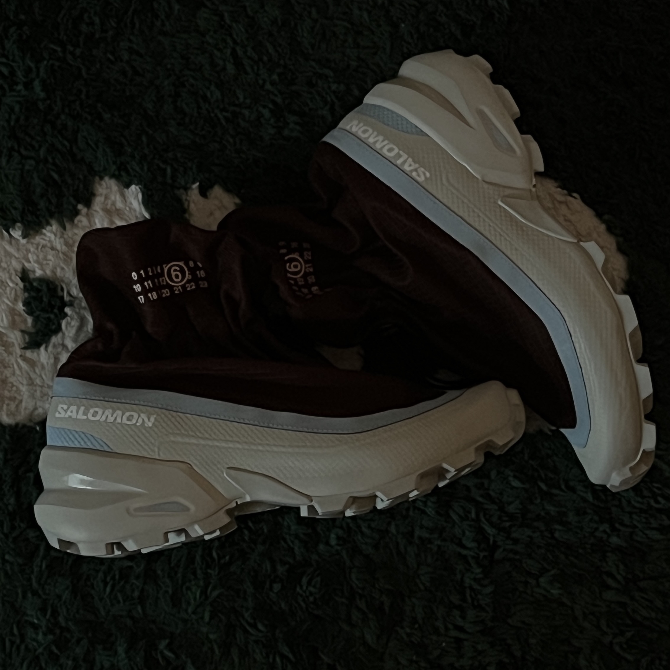 Salomon x MM6 Maison Margiela Cross Mid Bitter Choco 착용 스타일 - 1