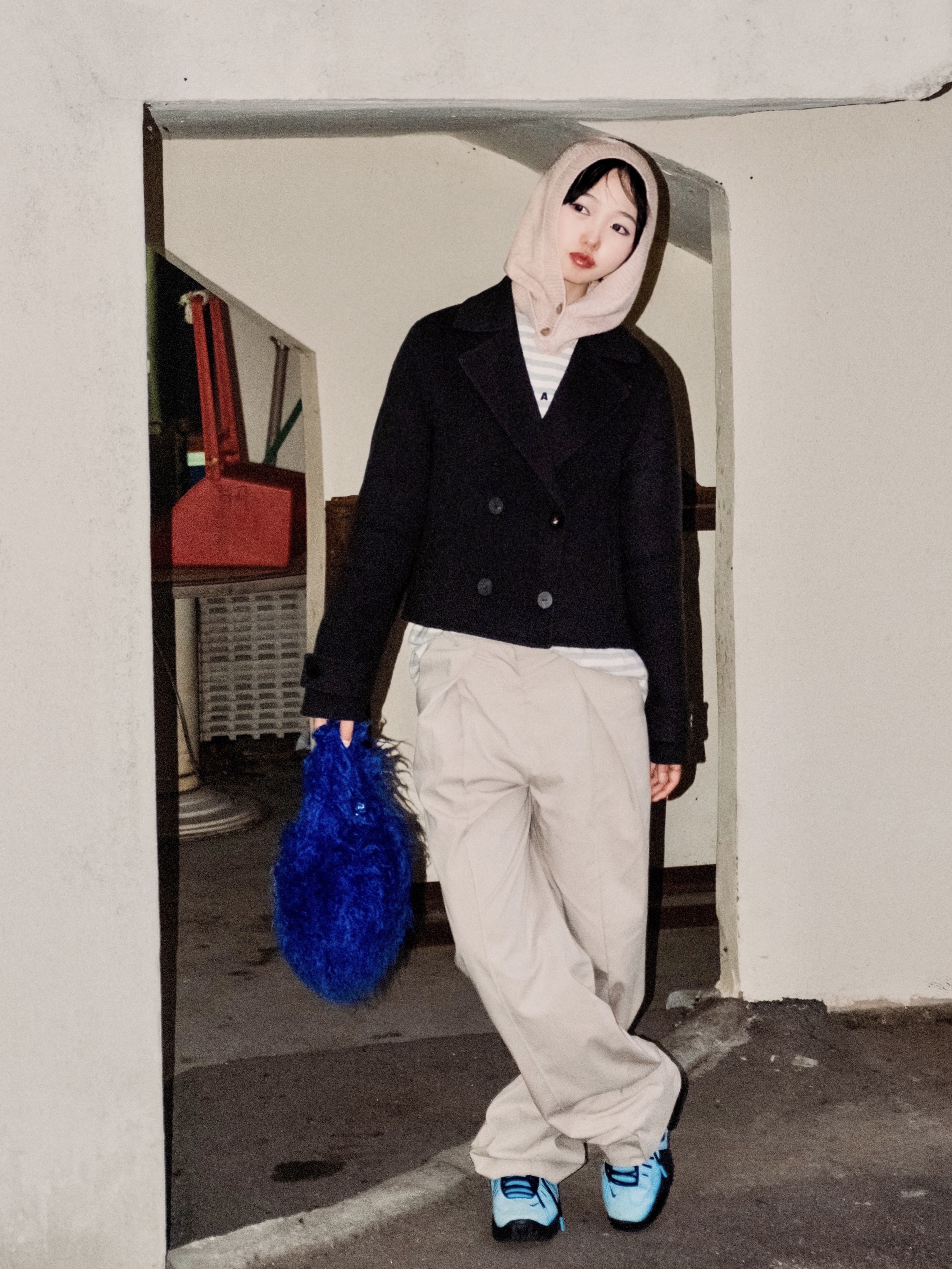 Nike x Ambush Air Adjust Force SP University Blue and Habanero Red 착용 스타일 - 2