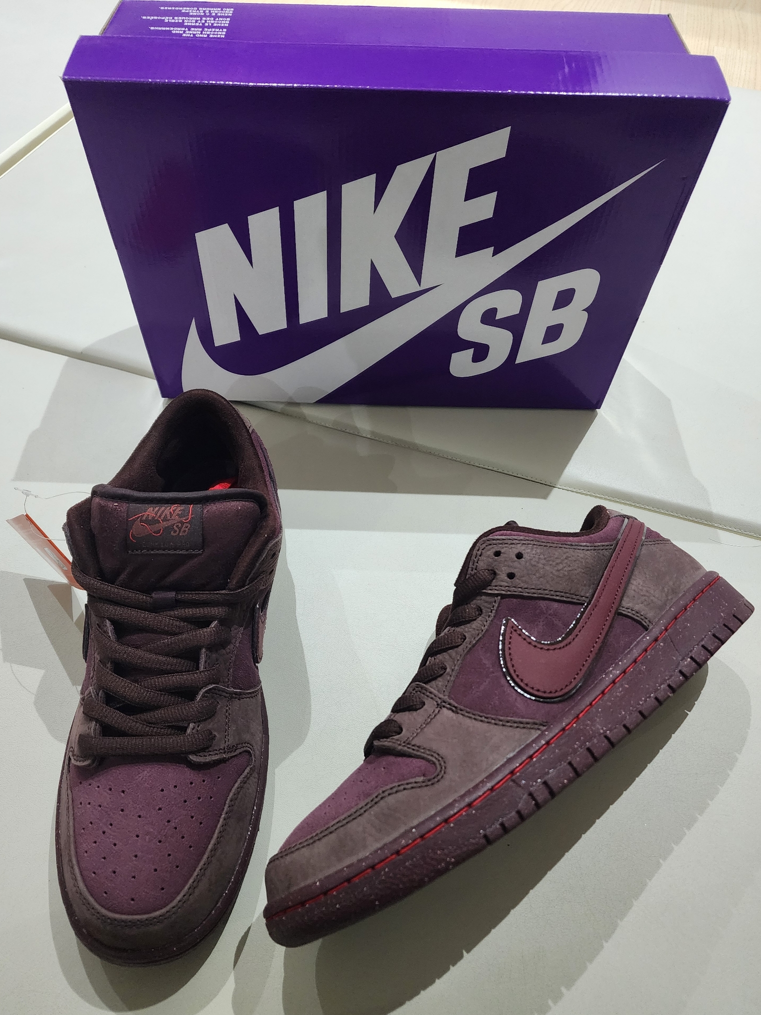 Nike SB Dunk Low PRM Burgundy Crush 착용 스타일 - 2