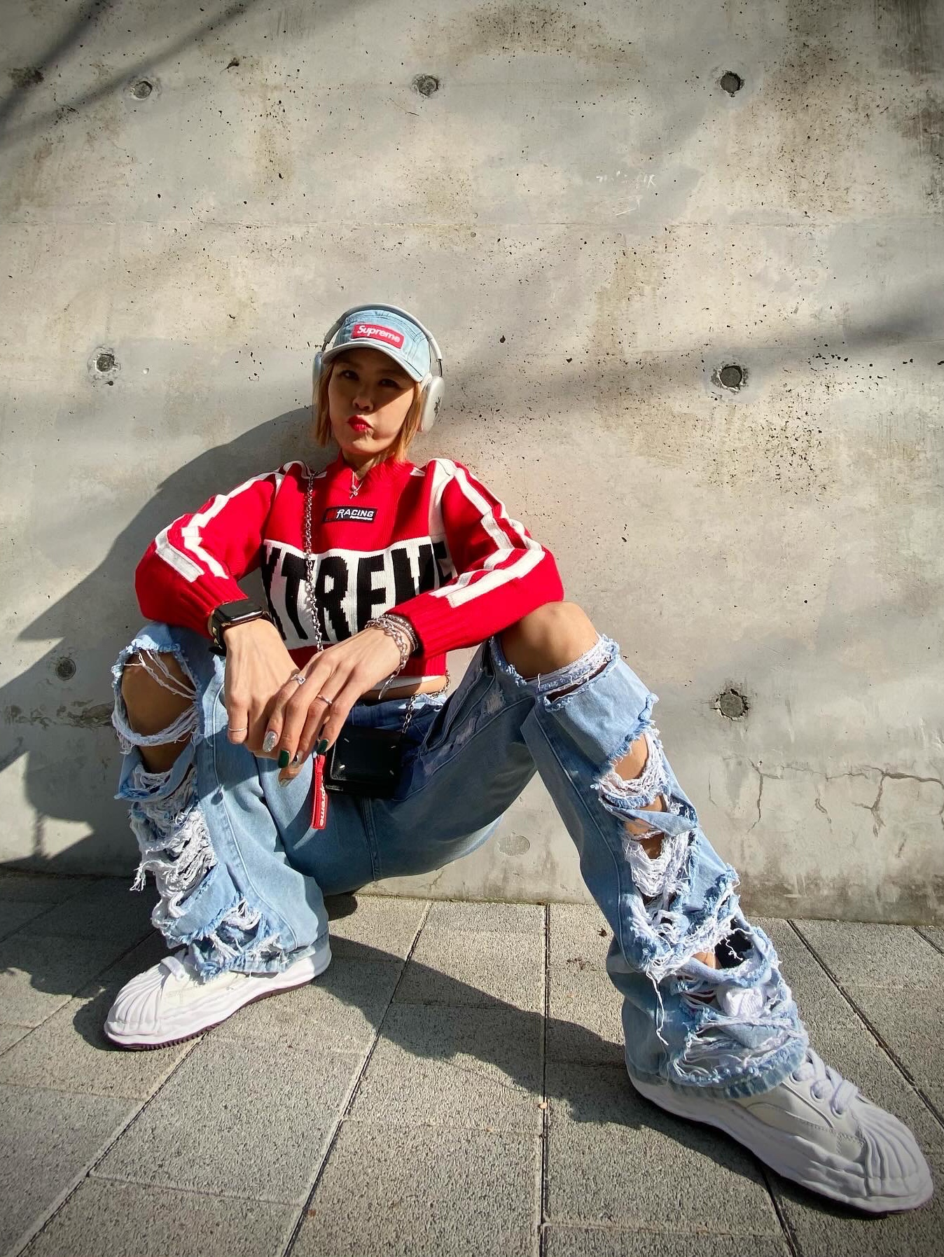 Maison Mihara Yasuhiro Blakey OG Sole Leather Low-top Sneakers White, Supreme Webbing Keychain Red - 23SS 착용 스타일 - 3