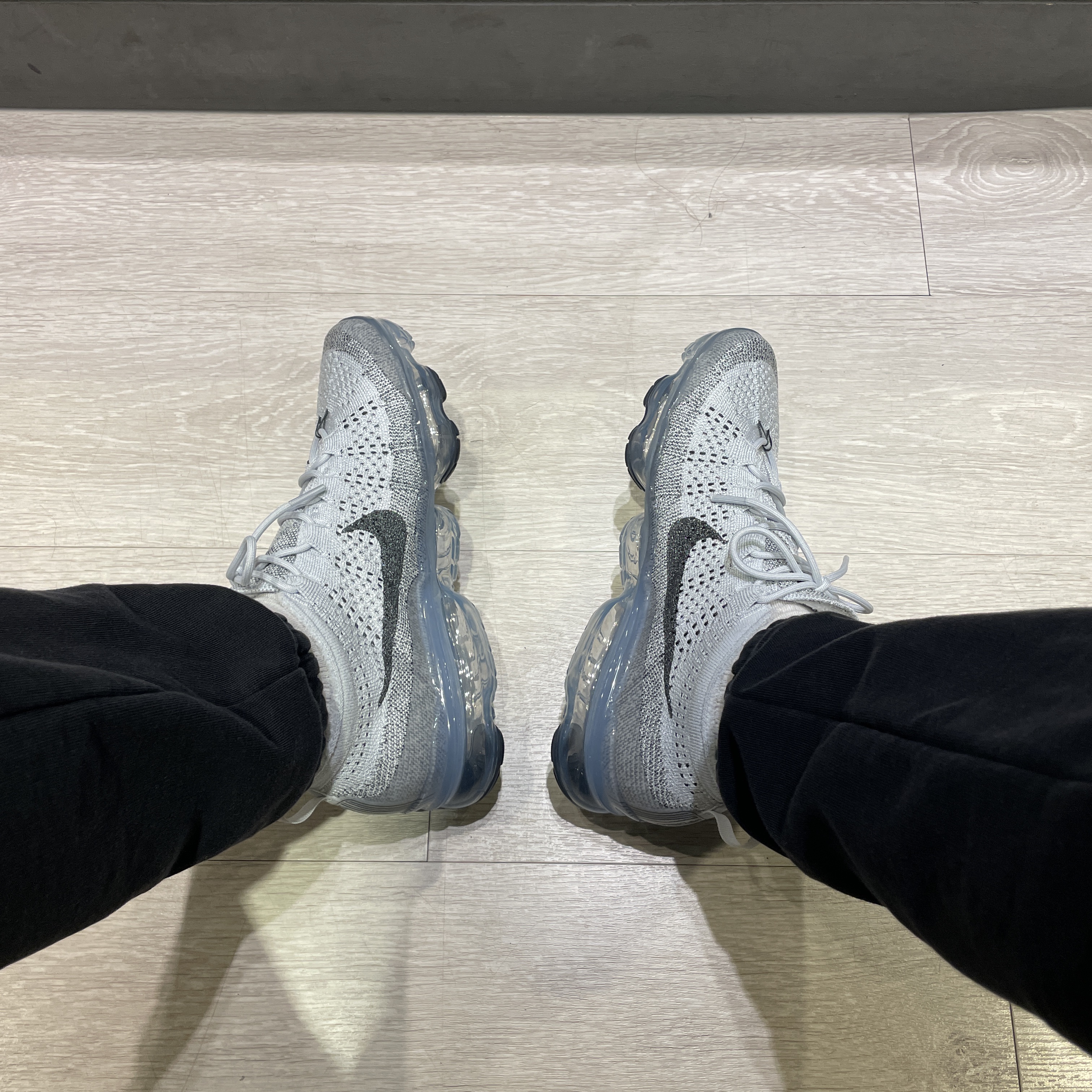 Nike Air VaporMax 2023 Flyknit Pure Platinum Anthracite 착용 스타일