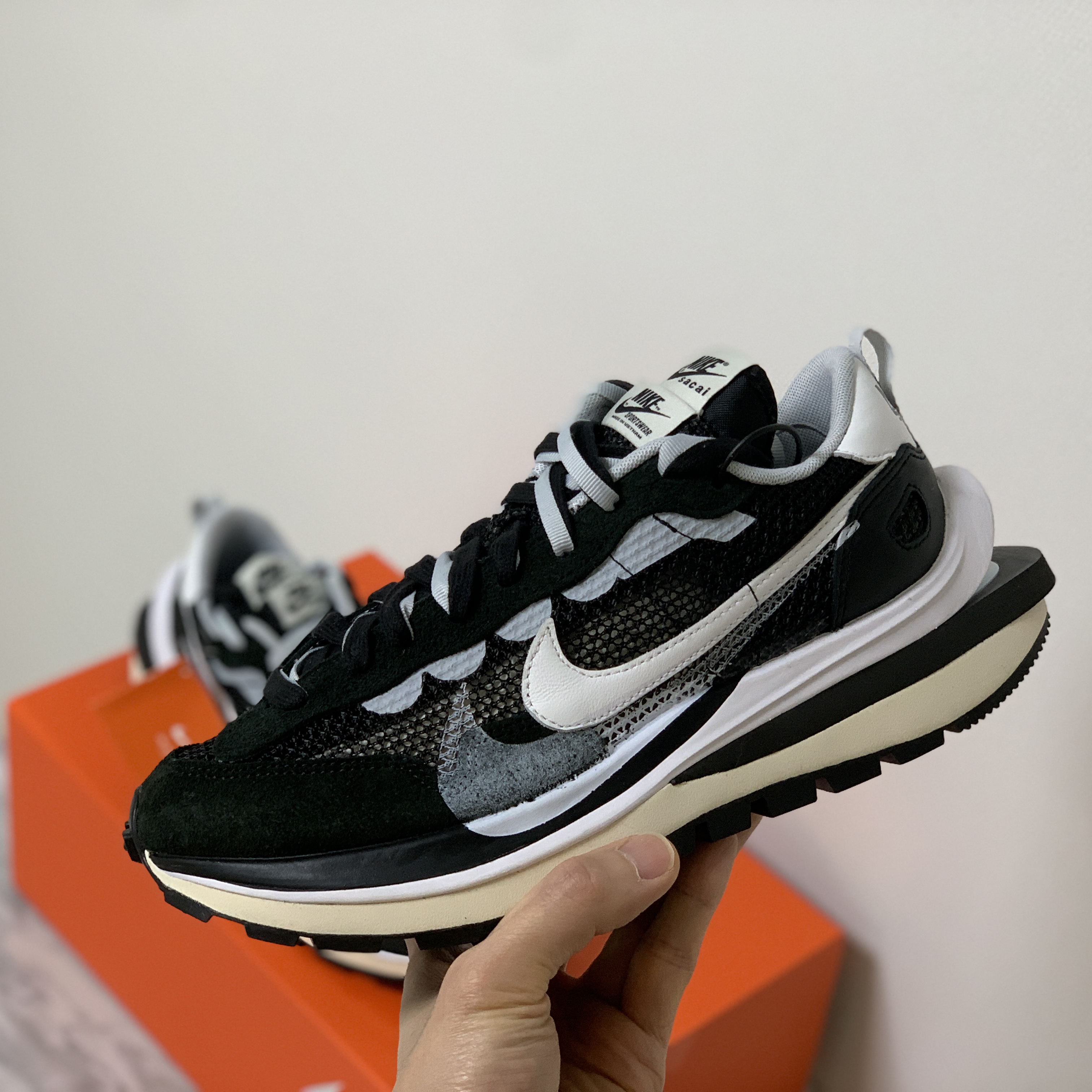 Nike x Sacai VaporWaffle Black White 착용 스타일