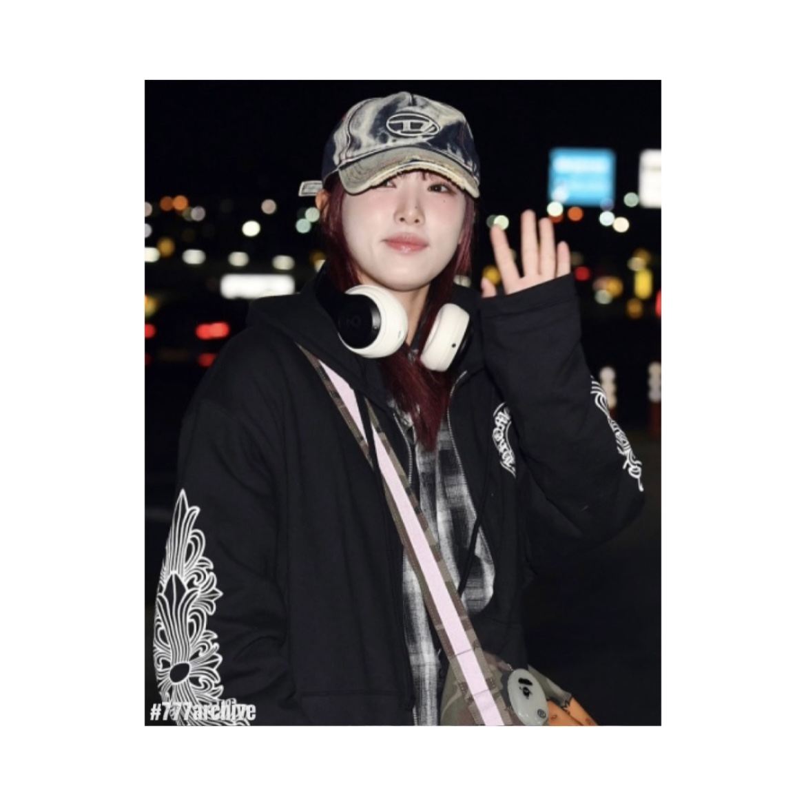 Chrome Hearts Horseshoe Floral Heavyweight Zip-Up Hoodie Black, Stussy x Beats Studio Pro Wireless Headphone Black (Korean Ver.) 착용 스타일 - 4