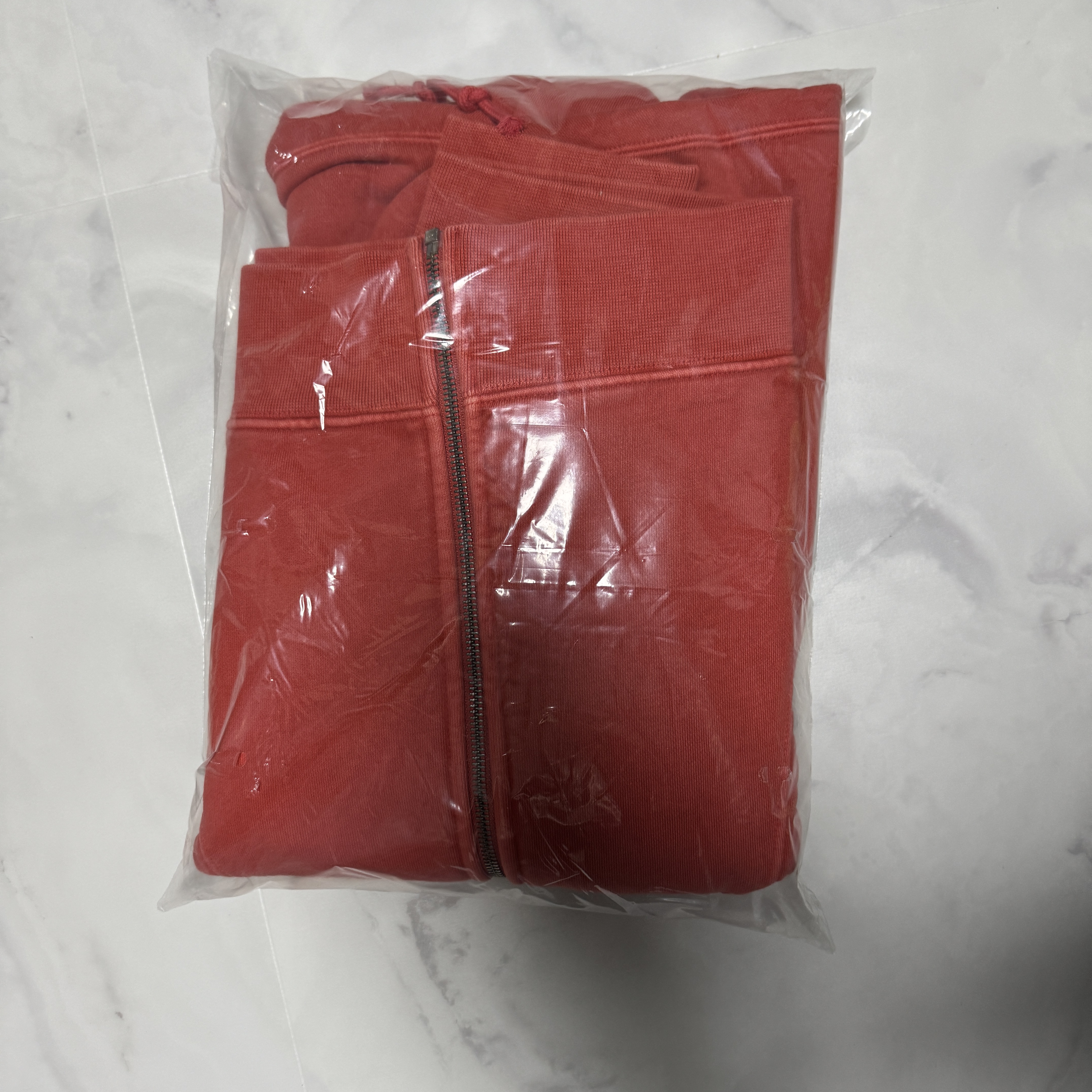 Nike x Stussy Full Zip Pigment Dyed Fleece Hoodie Habanero Red (FJ9161-642) 착용 스타일 - 2