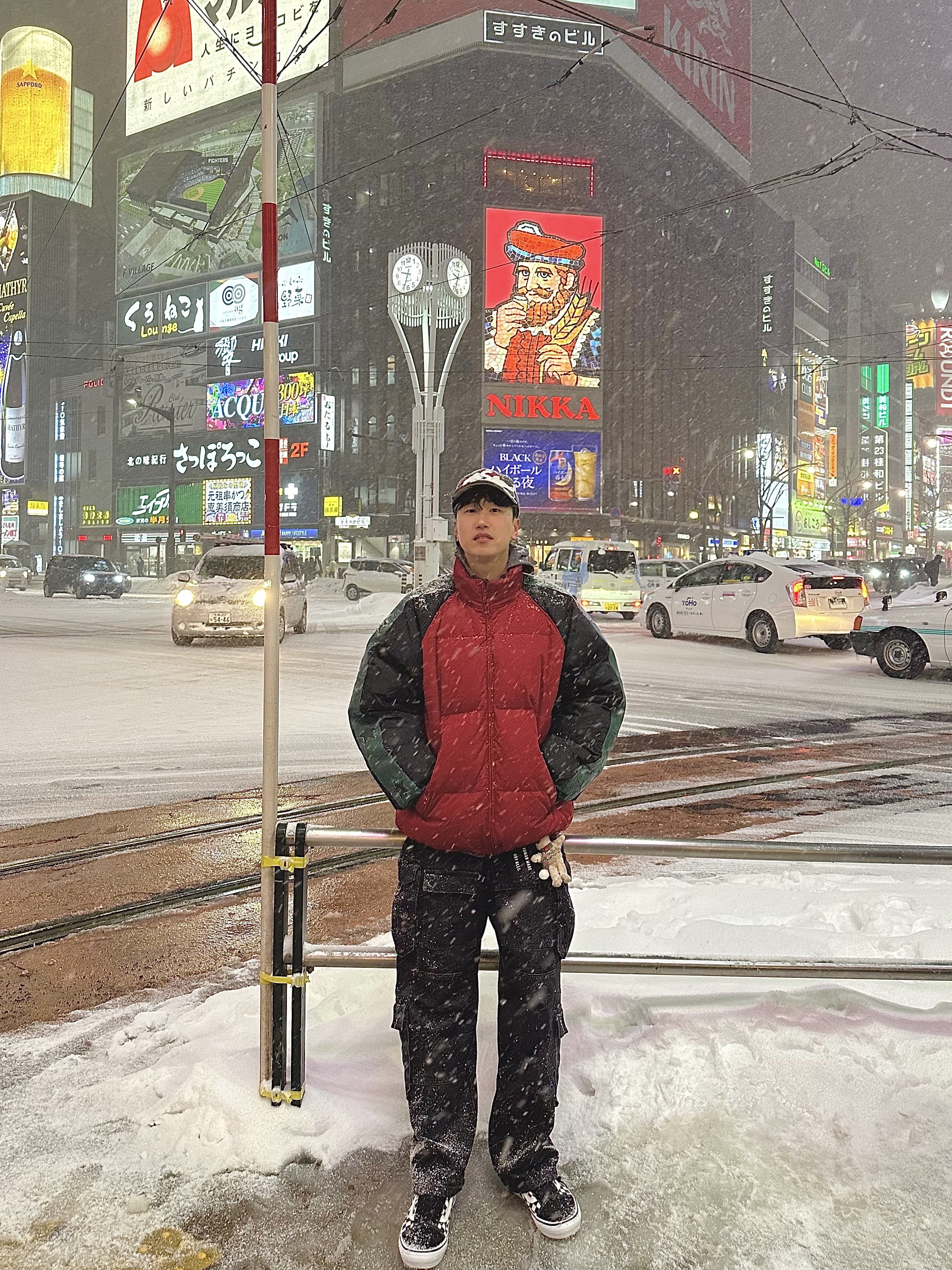 Supreme Star Sleeve Down Puffer Jacket Red - 23FW, Supreme Pigment Print S Logo 6-Panel Red Camo - 23FW 착용 스타일 - 1