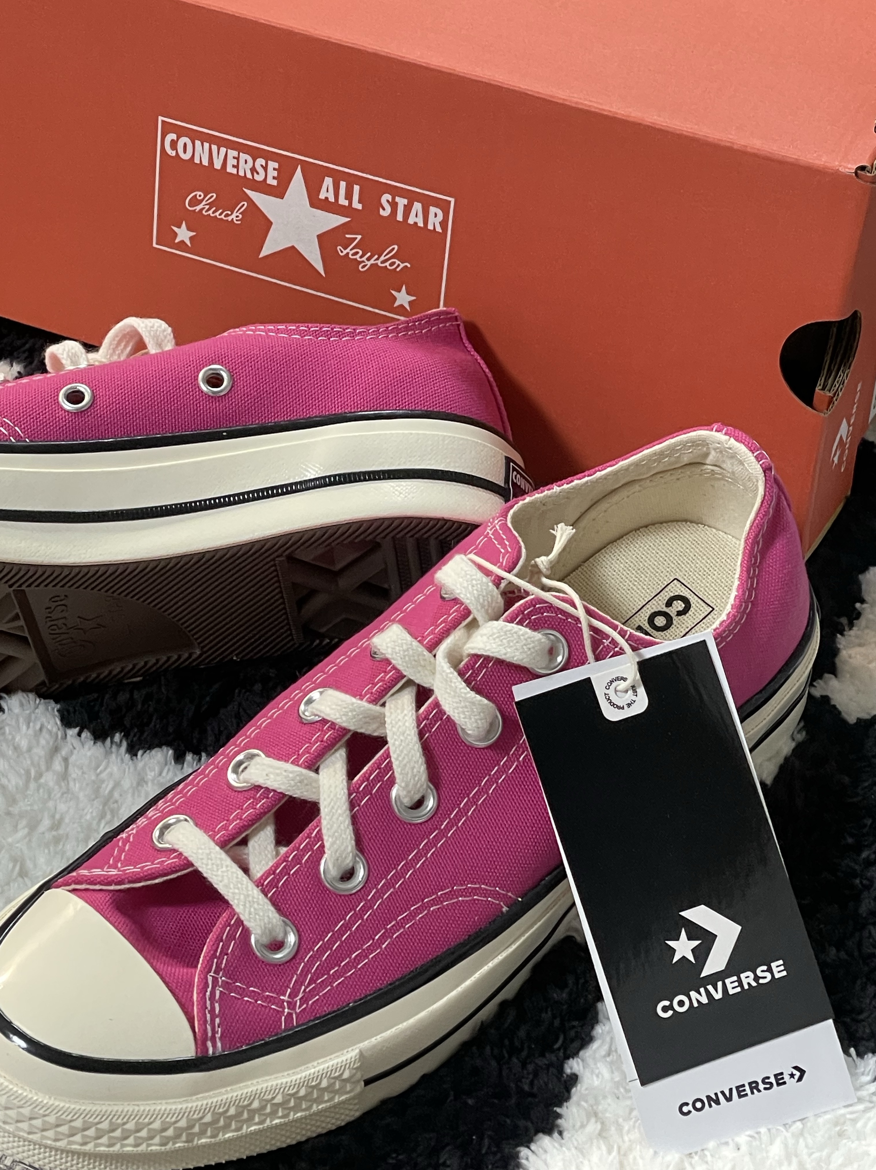 Converse Chuck 70 Ox Seasonal Color Lucky Pink 착용 스타일 - 1