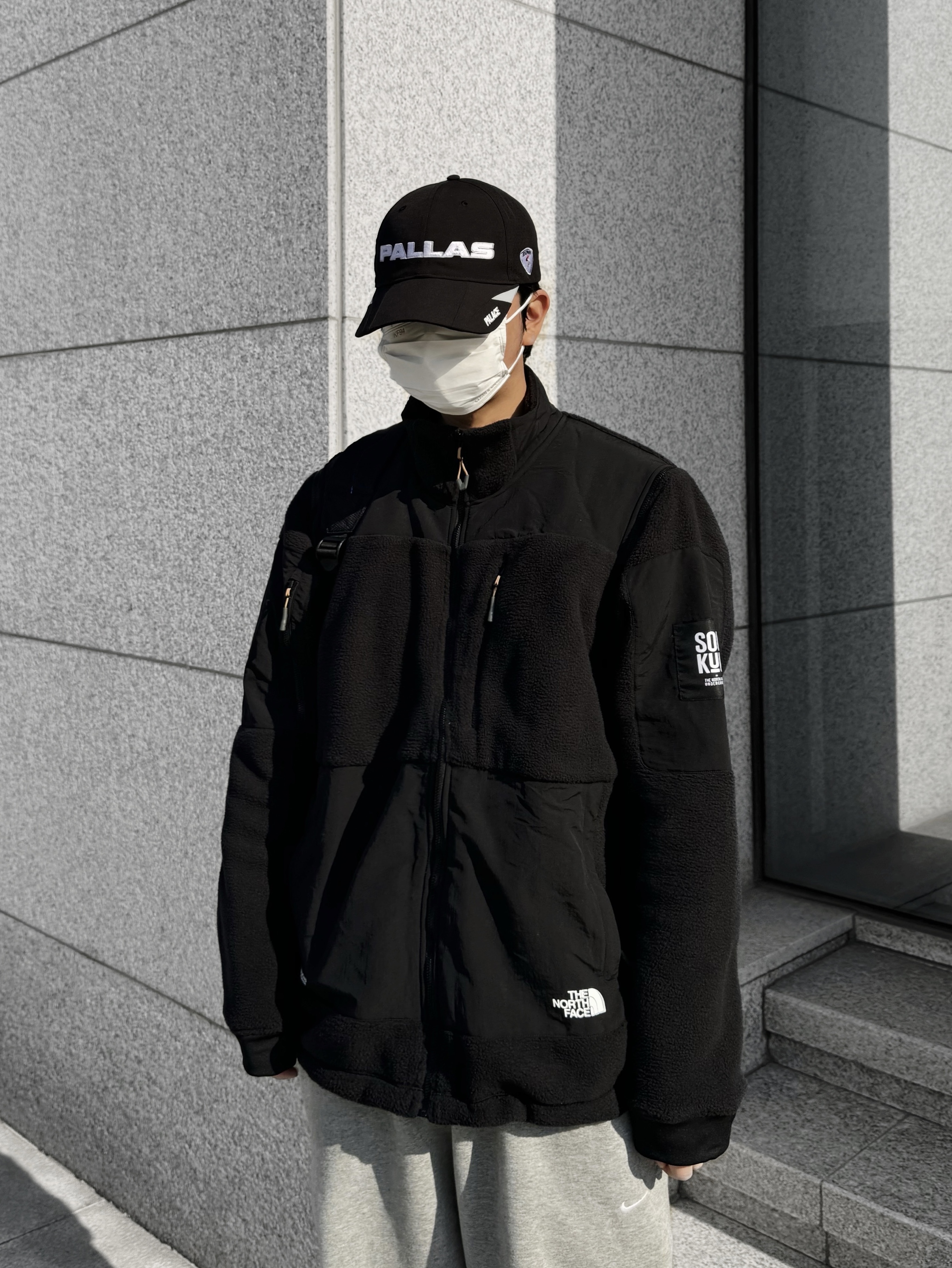 The North Face x Undercover Soukuu Zip-Off Fleece Jacket TNF Black, Palace Pallas 6-Panel Black - 23FW 착용 스타일 - 1