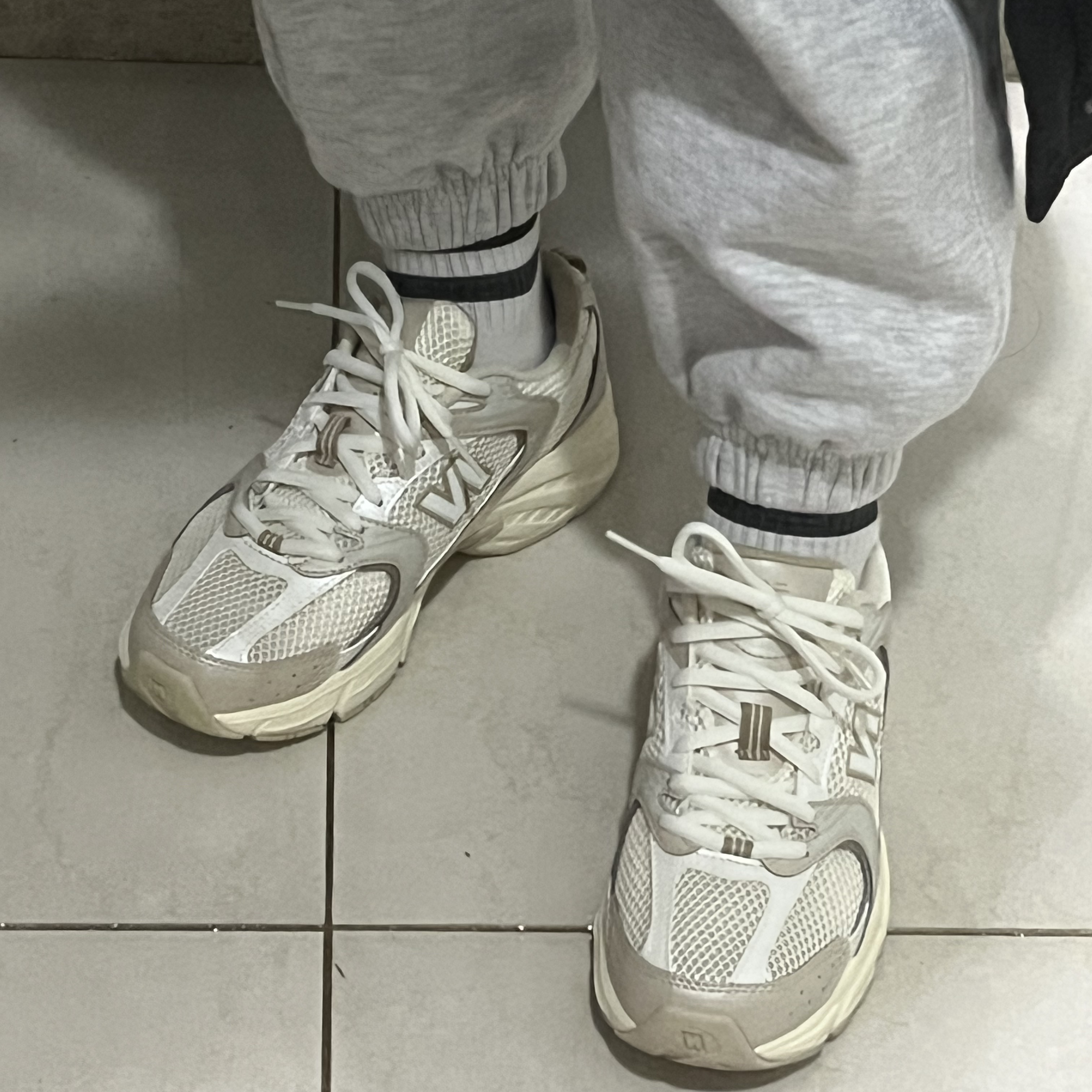 New Balance 530 Beige Angora 착용 스타일
