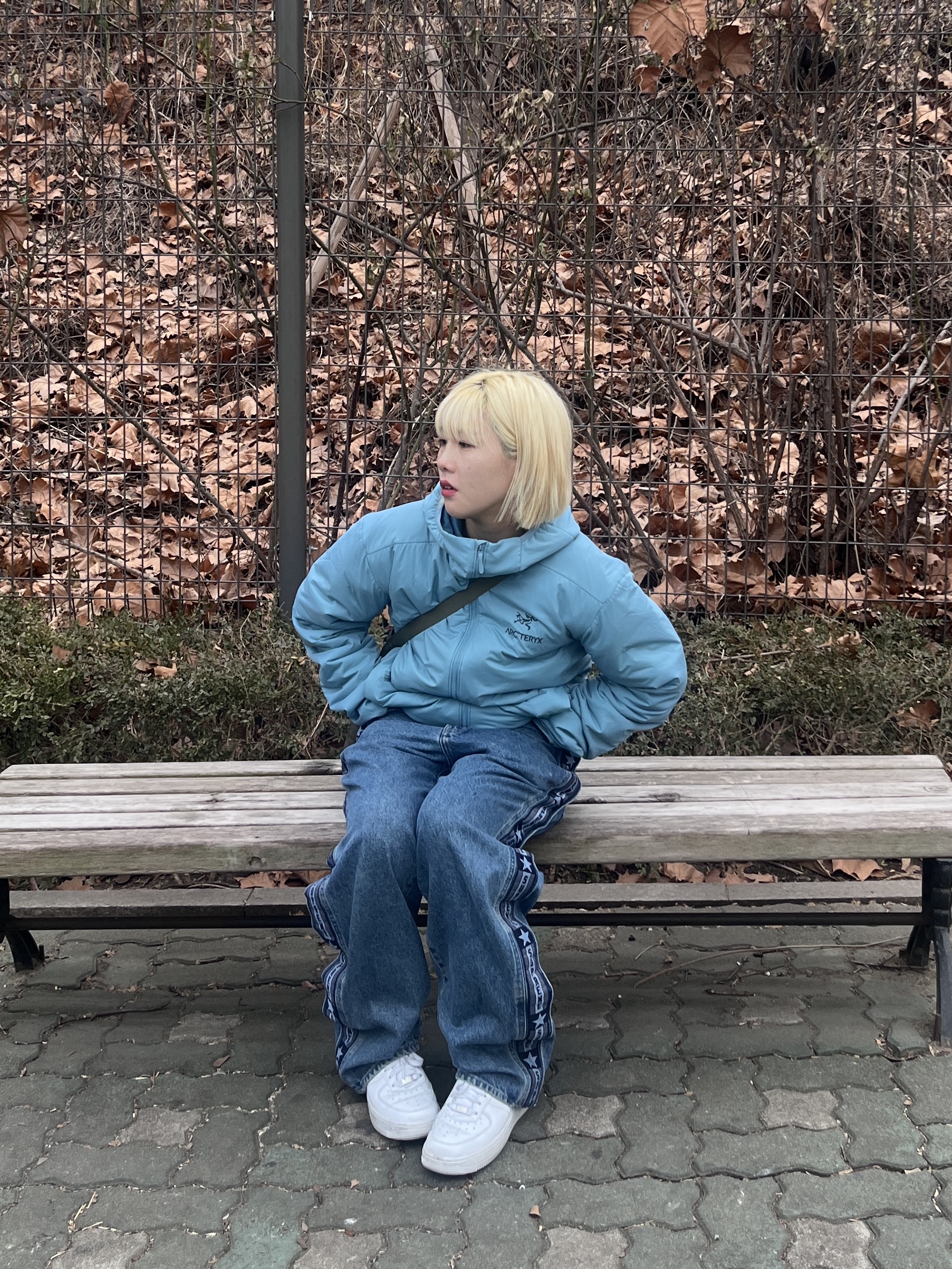 Supreme Snap Off Baggy Jean Washed Blue - 23FW, Arc'teryx Atom LT Hoody Solace 착용 스타일