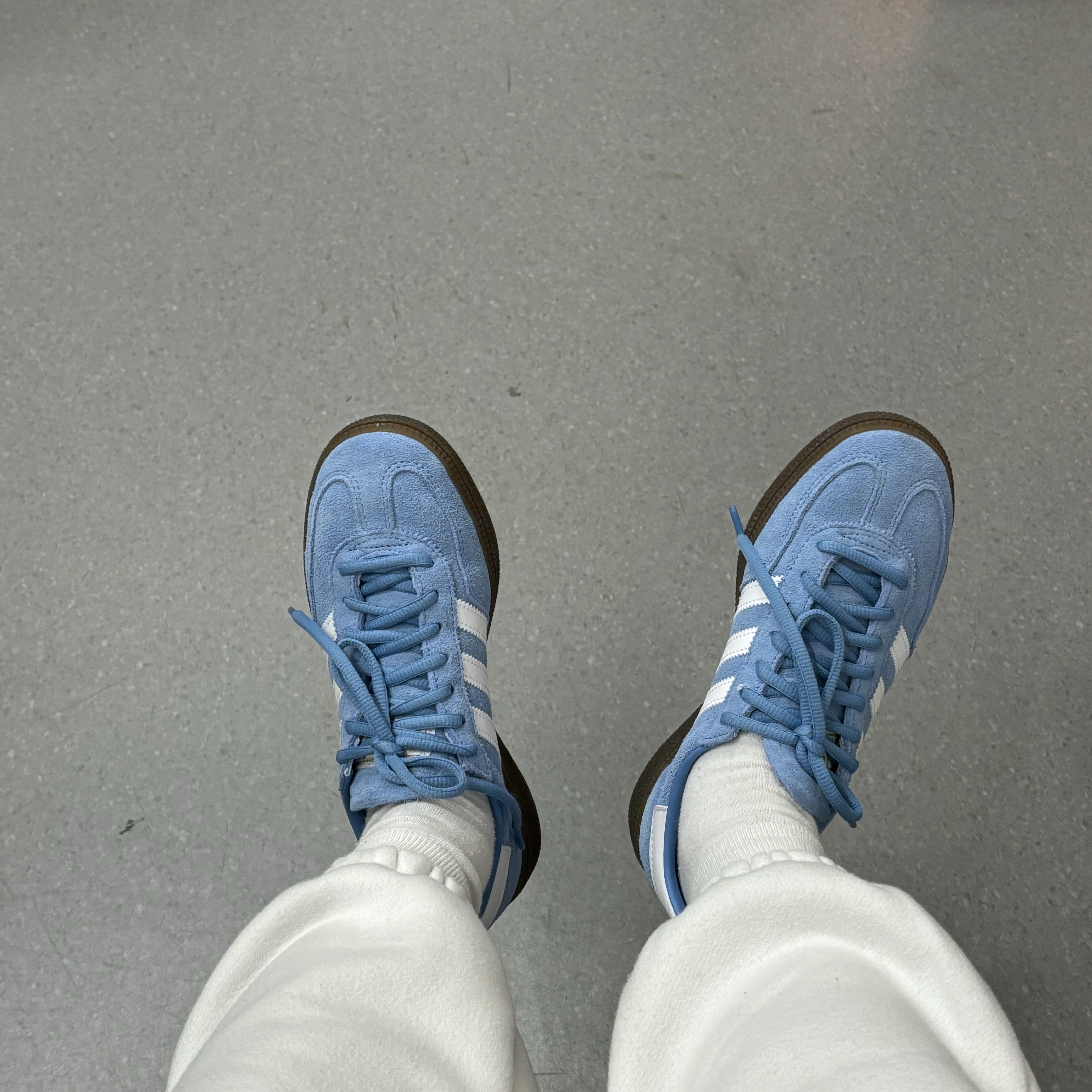 Adidas Spezial Handball Light Blue, Nike Air Force 1 '07 WB Flax 착용 스타일 - 2