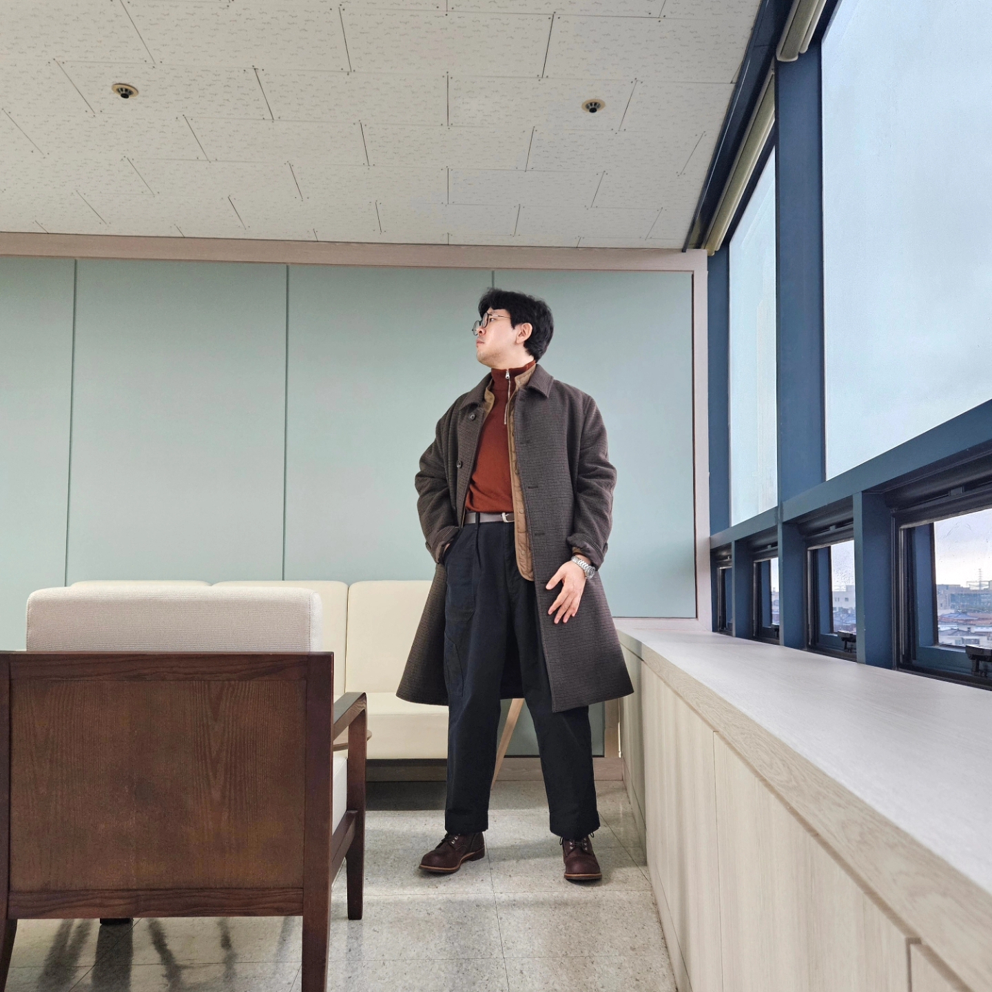 Uniqlo x White Mountaineering Recycled Hybrid Down Jacket Brown, Omega Seamaster Planet Ocean 600M Co Axial Master Chronometer Steel Black 착용 스타일 - 2