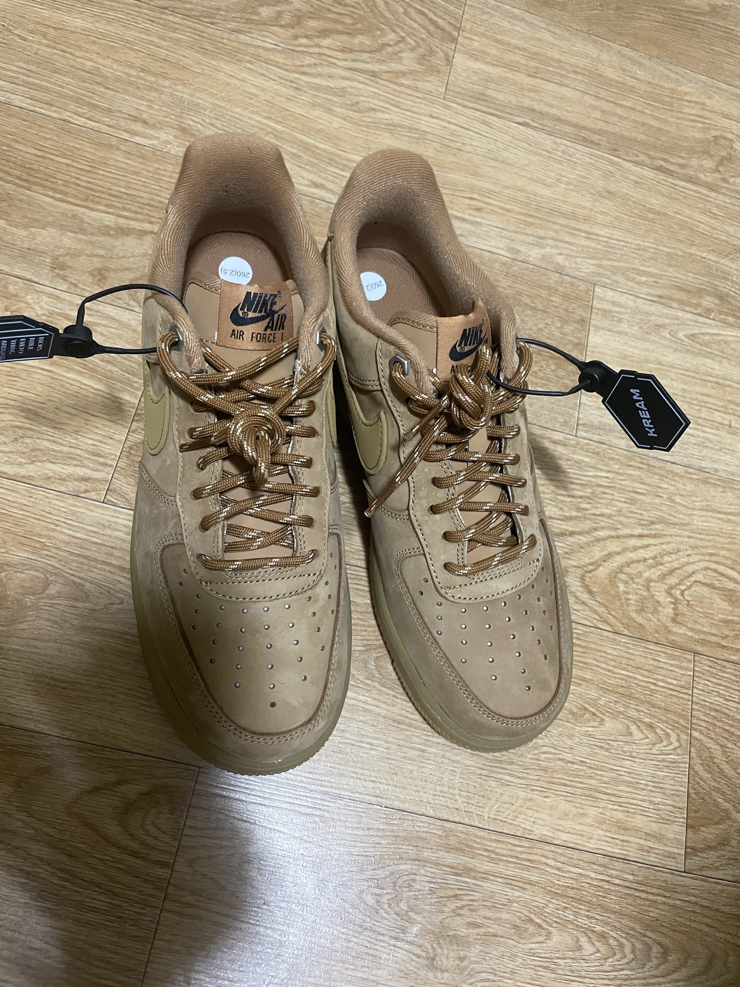 Nike Air Force 1 '07 WB Flax 착용 스타일