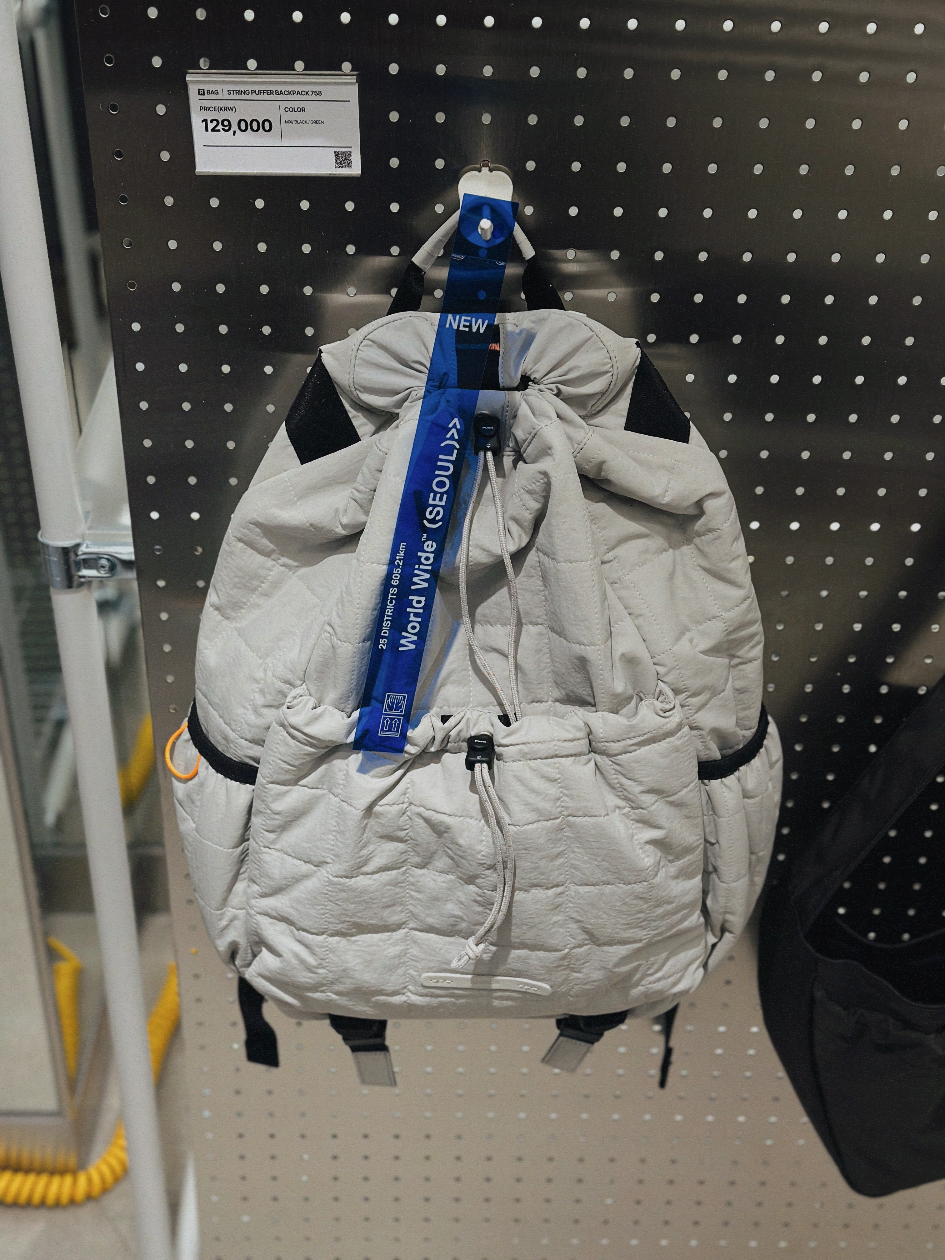 String Puffer Backpack 758 Gray 착용 스타일 - 3