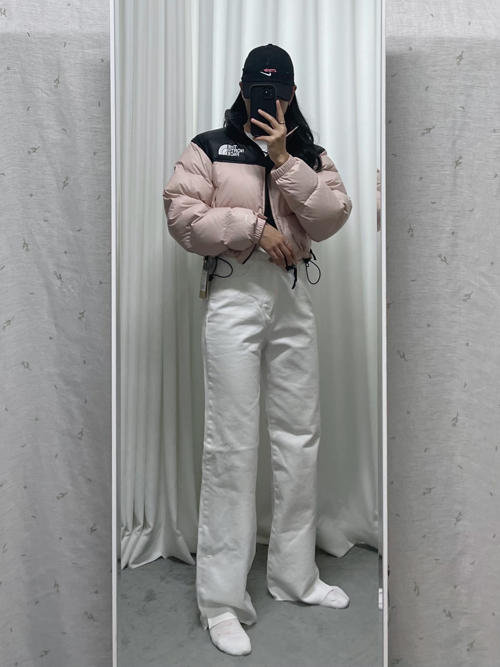 (W) The North Face Nuptse Short Jacket Pastel Pink, (W) The North Face Nuptse Short Jacket Pink Moss 착용 스타일 - 4