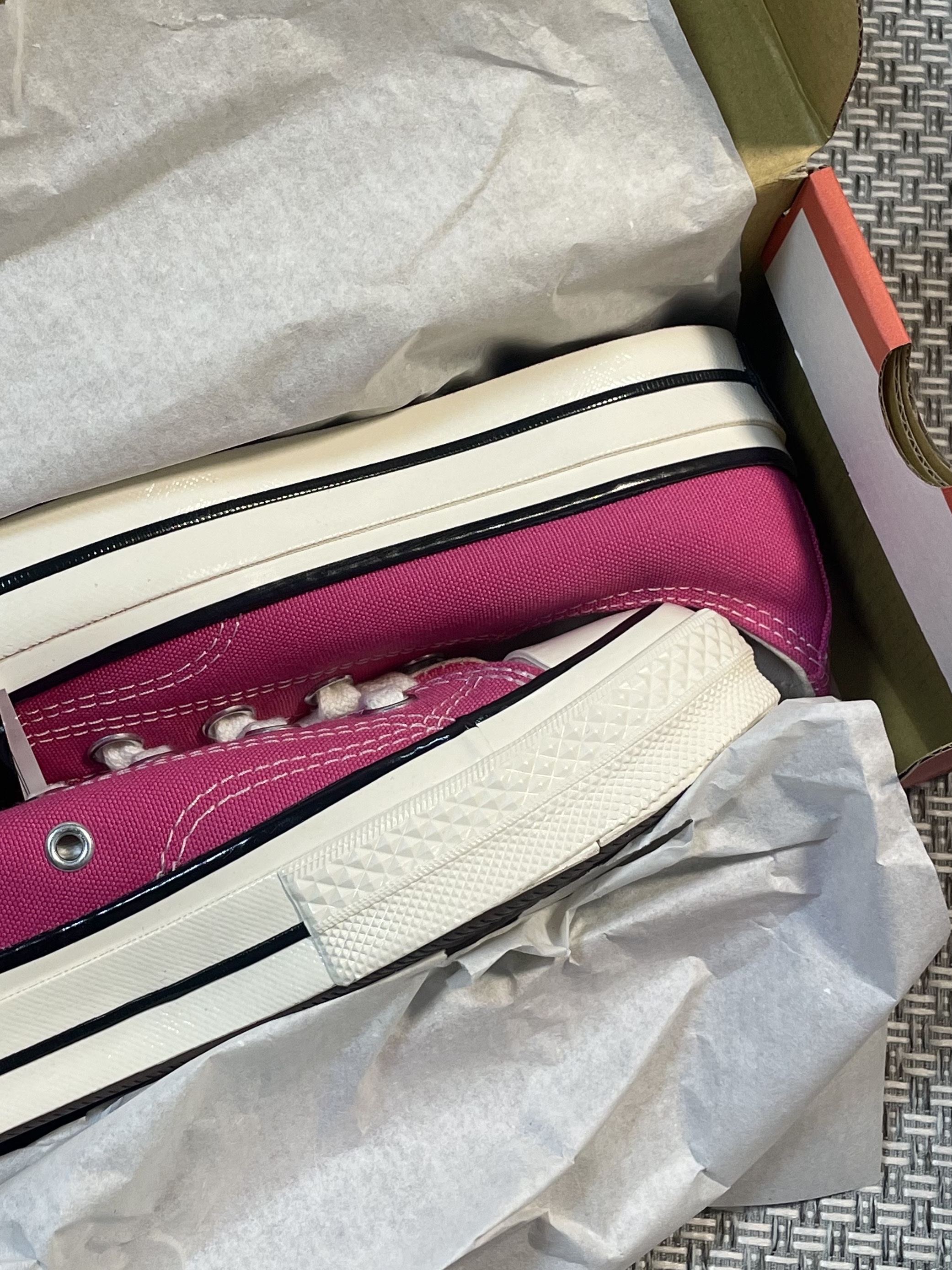 Converse Chuck 70 Ox Seasonal Color Lucky Pink 착용 스타일 - 3