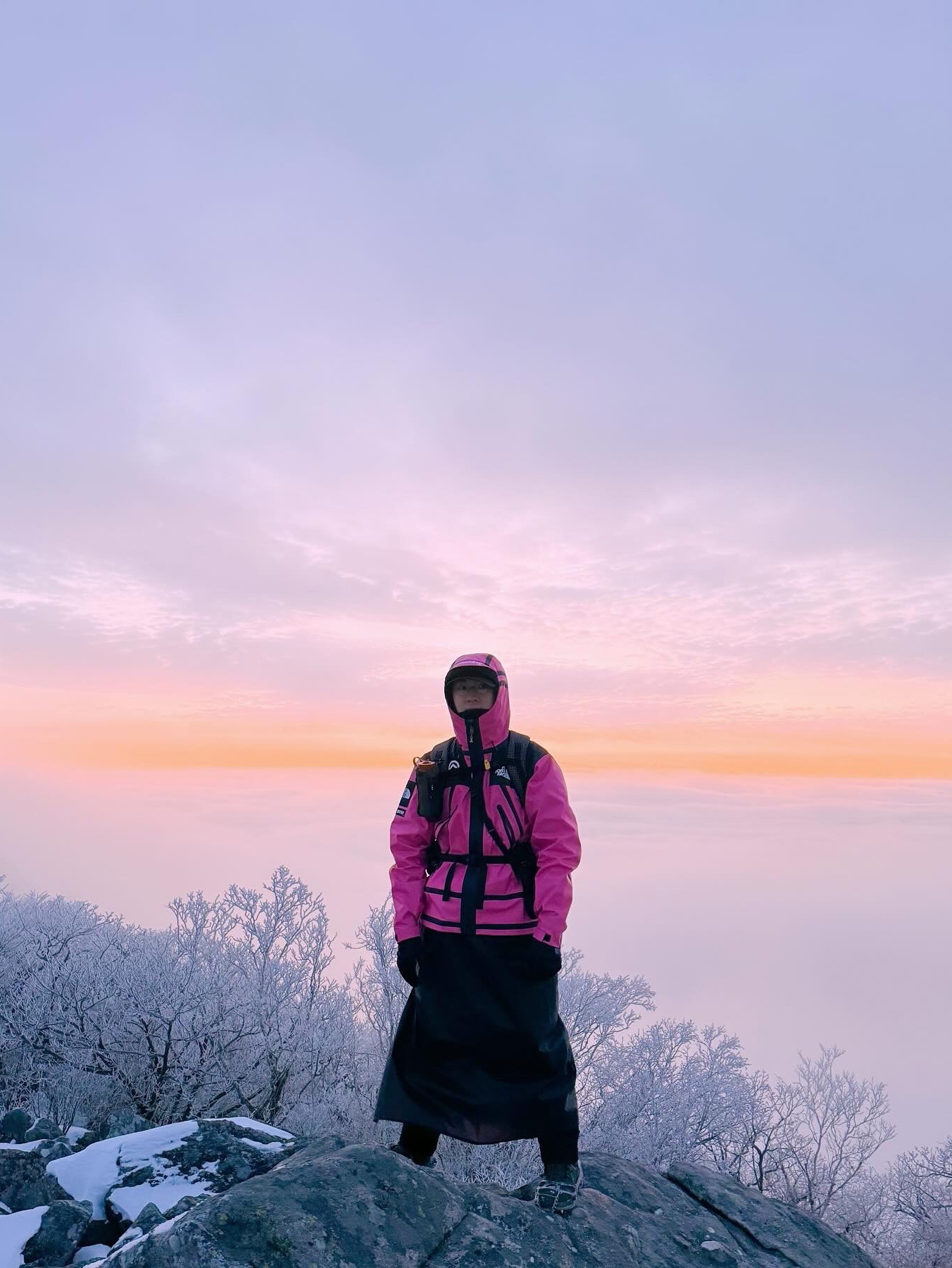 Supreme x The North Face Summit Series Outer Tape Seam Jacket Pink - 21SS 착용 스타일 - 1