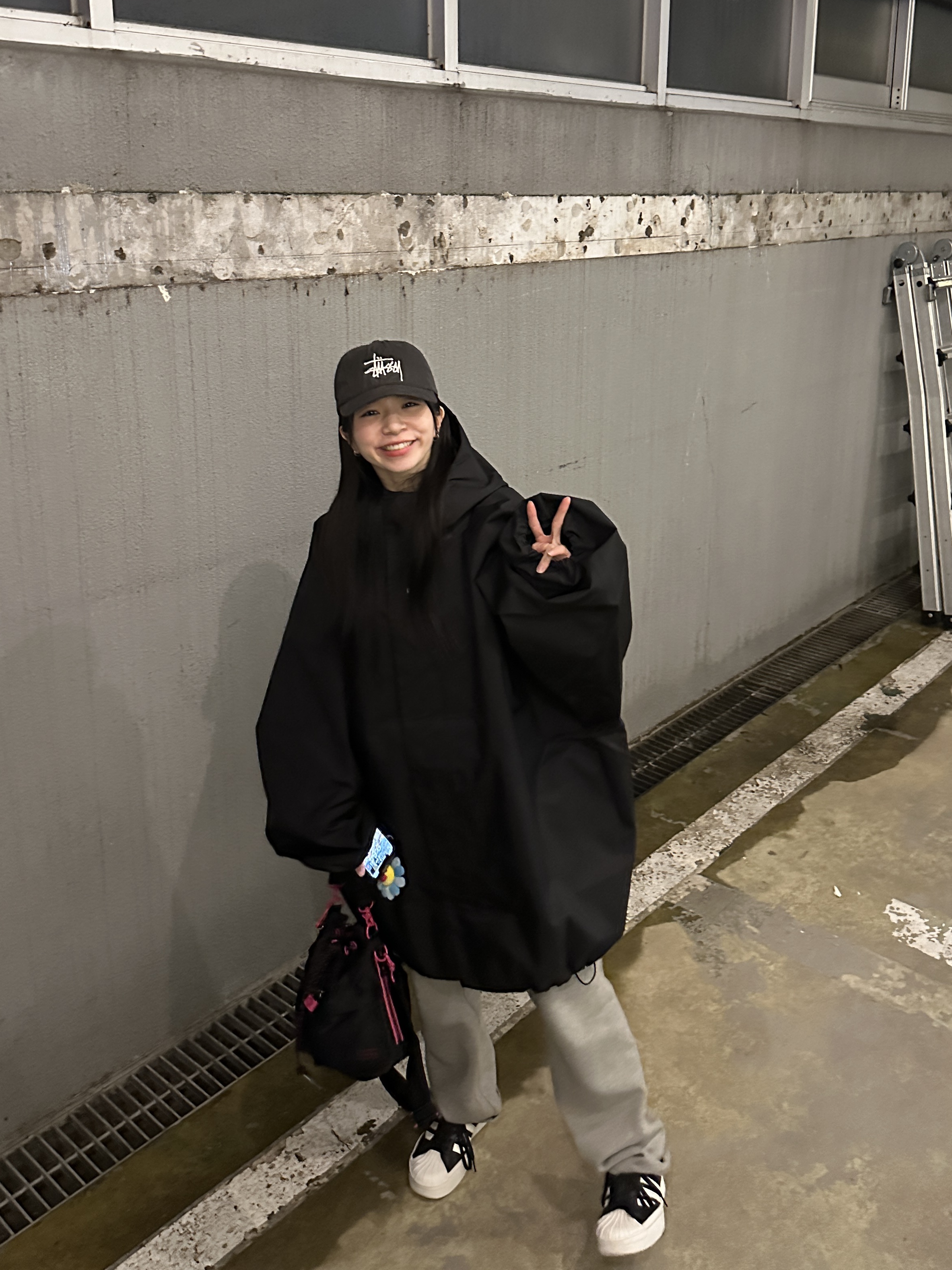 Yeezy Gap Engineered By Balenciaga T-Cut Parka Black, Essentials 1977 Relaxed Sweatpants Dark Oatmeal - 22SS 착용 스타일 - 1