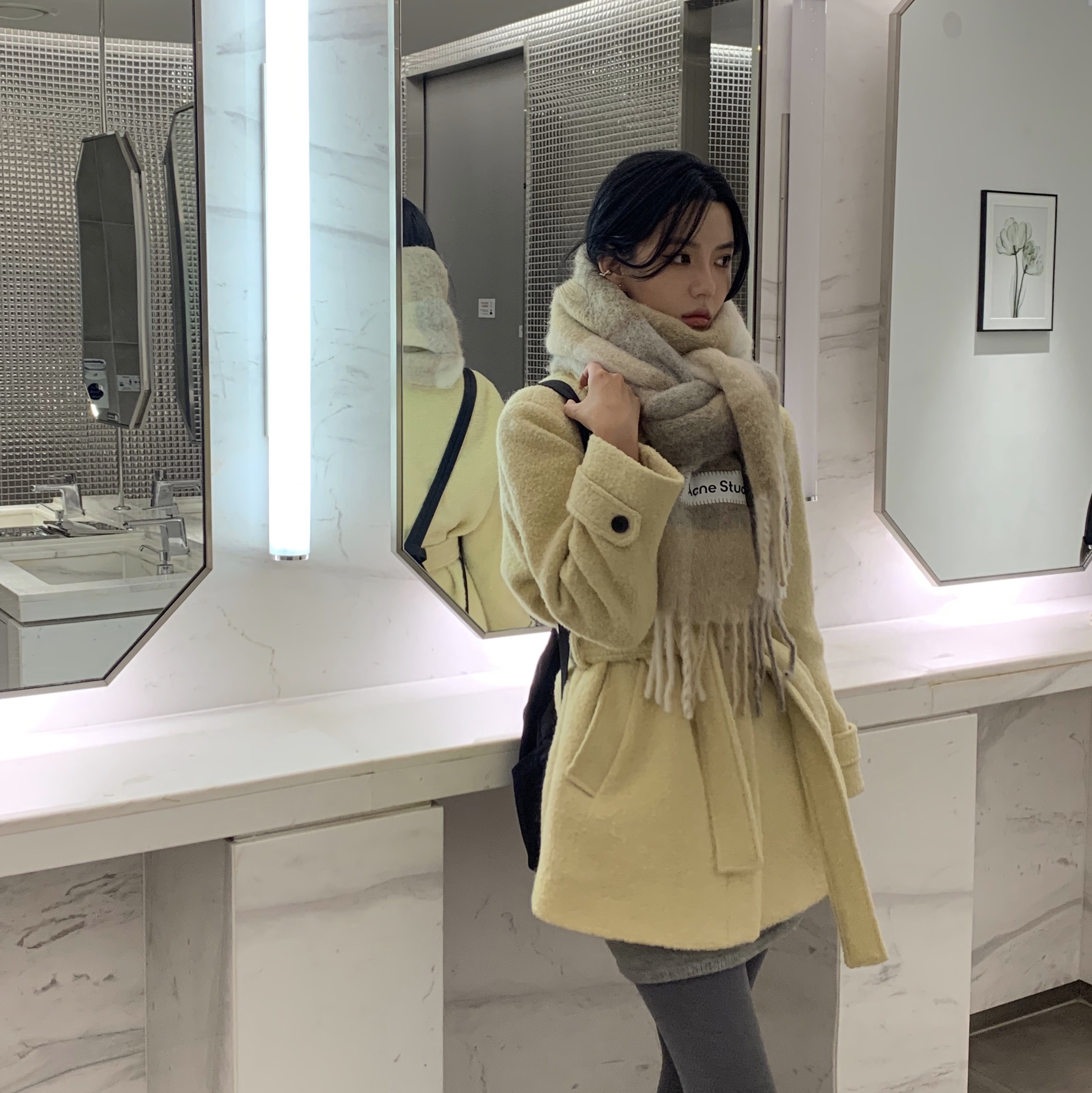 Acne Studios Mohair Check Muffler White Beige, (W) Moon Boot Icon Nylon Boots Black 착용 스타일 - 1