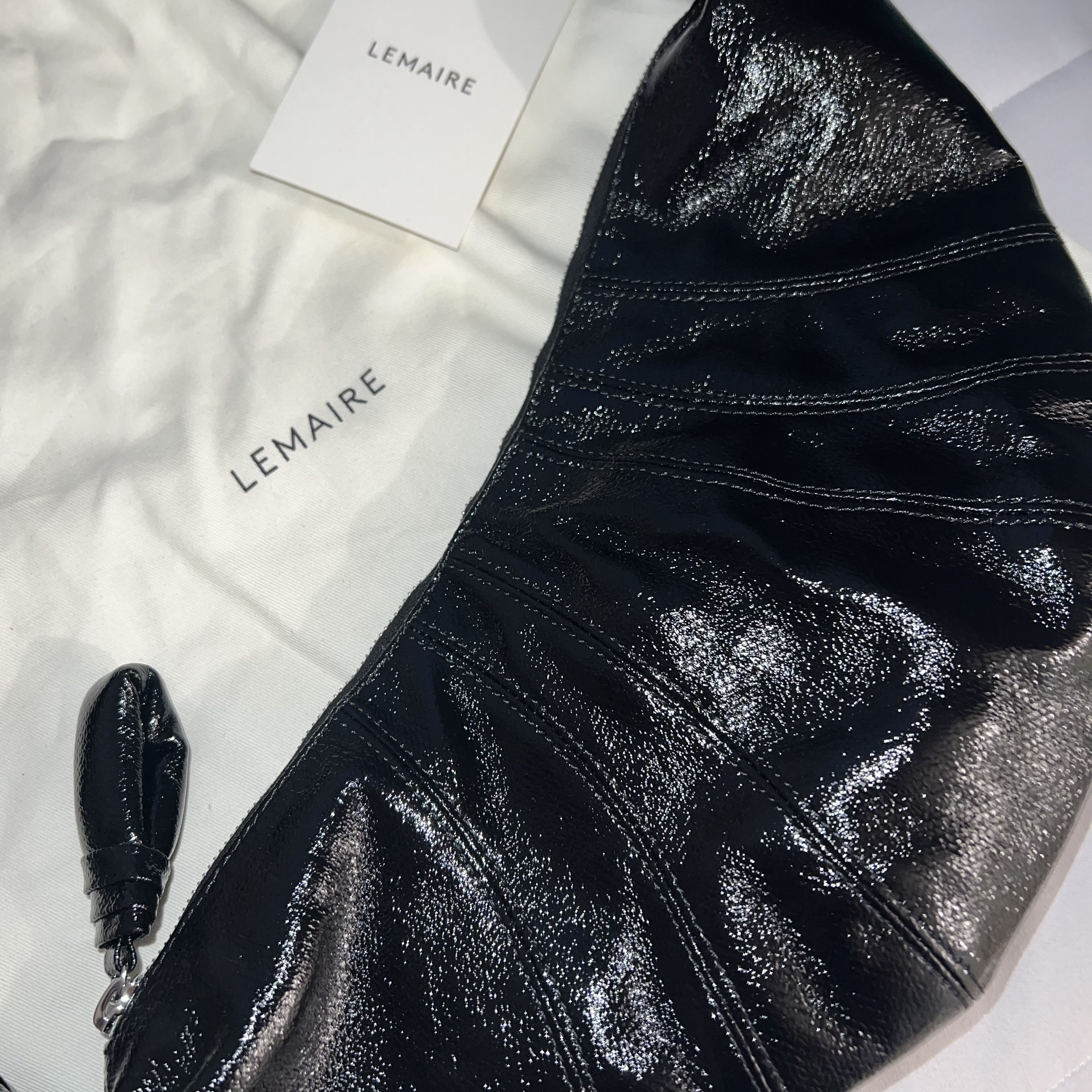 Lemaire Small Croissant Bag Coated Cotton Black 착용 스타일