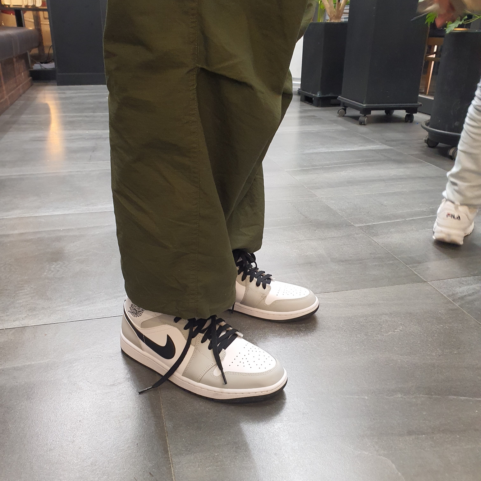 (W) Jordan 1 Mid Grey Fog 착용 스타일