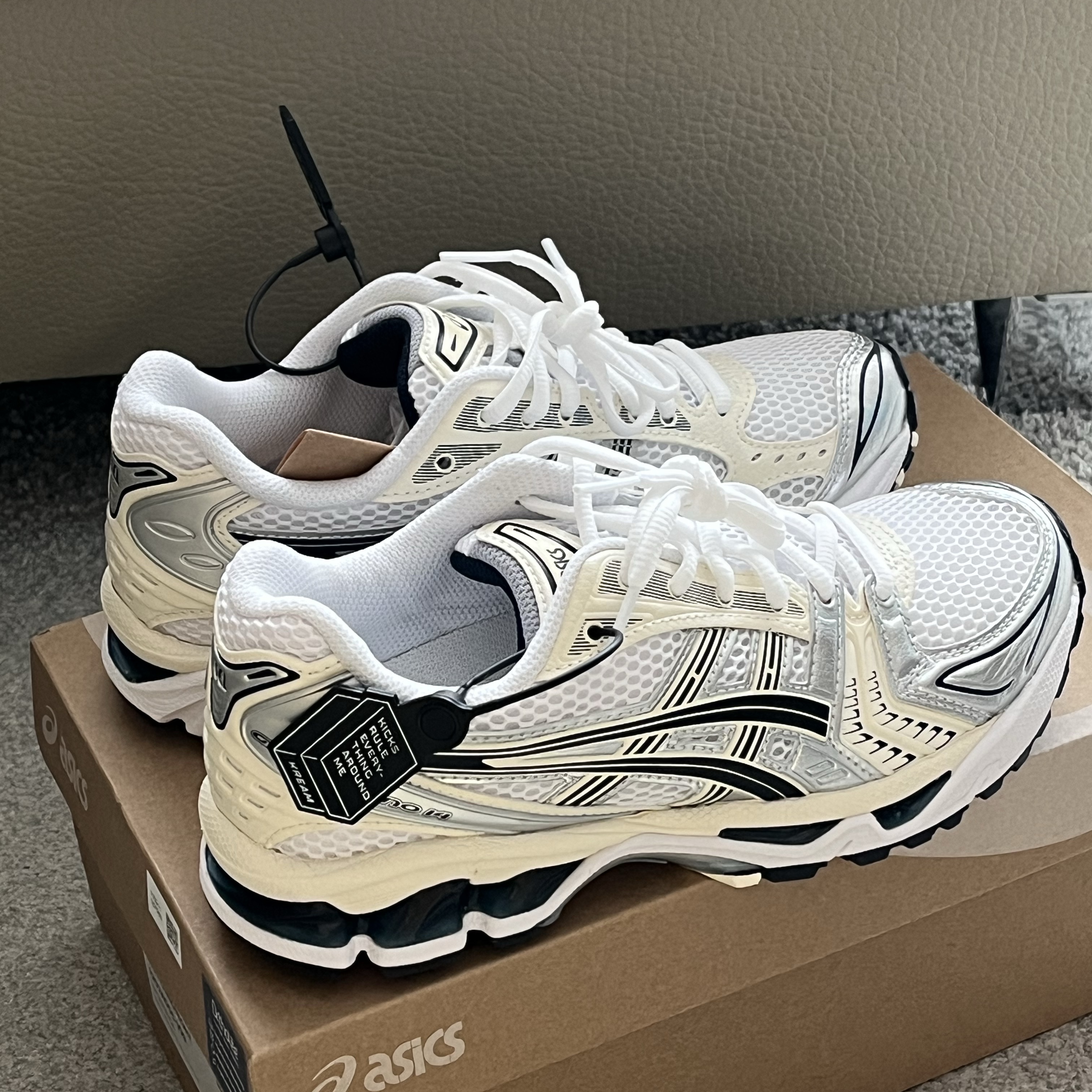 (W) Asics Gel-Kayano 14 White Midnight 착용 스타일 - 1