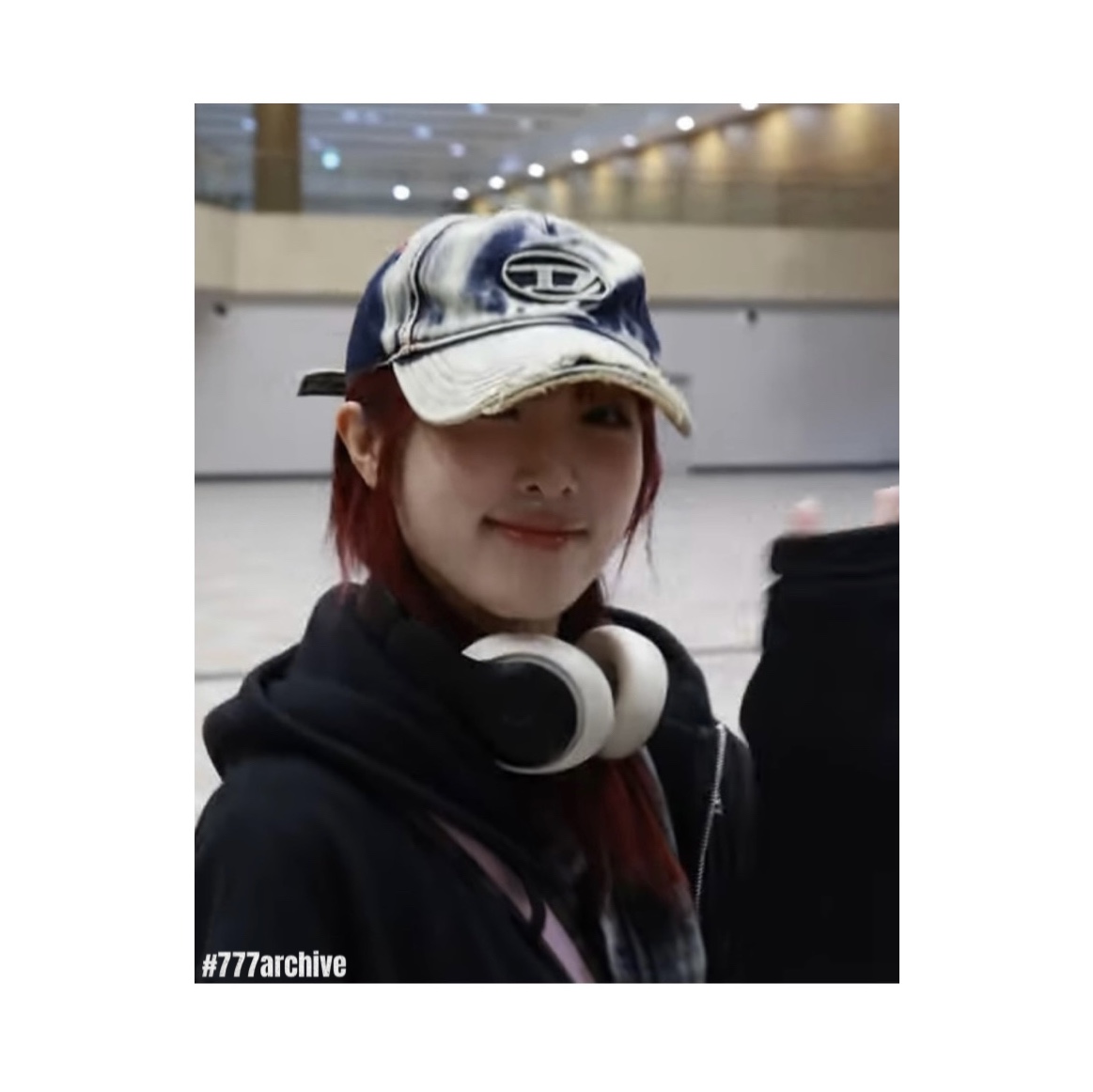 Chrome Hearts Horseshoe Floral Heavyweight Zip-Up Hoodie Black, Stussy x Beats Studio Pro Wireless Headphone Black (Korean Ver.) 착용 스타일 - 2