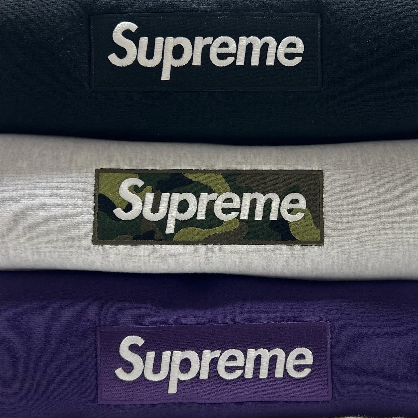 Supreme Box Logo Hooded Sweatshirt Dark Purple - 23FW, Supreme Box Logo Hooded Sweatshirt Black - 23FW 착용 스타일 - 1