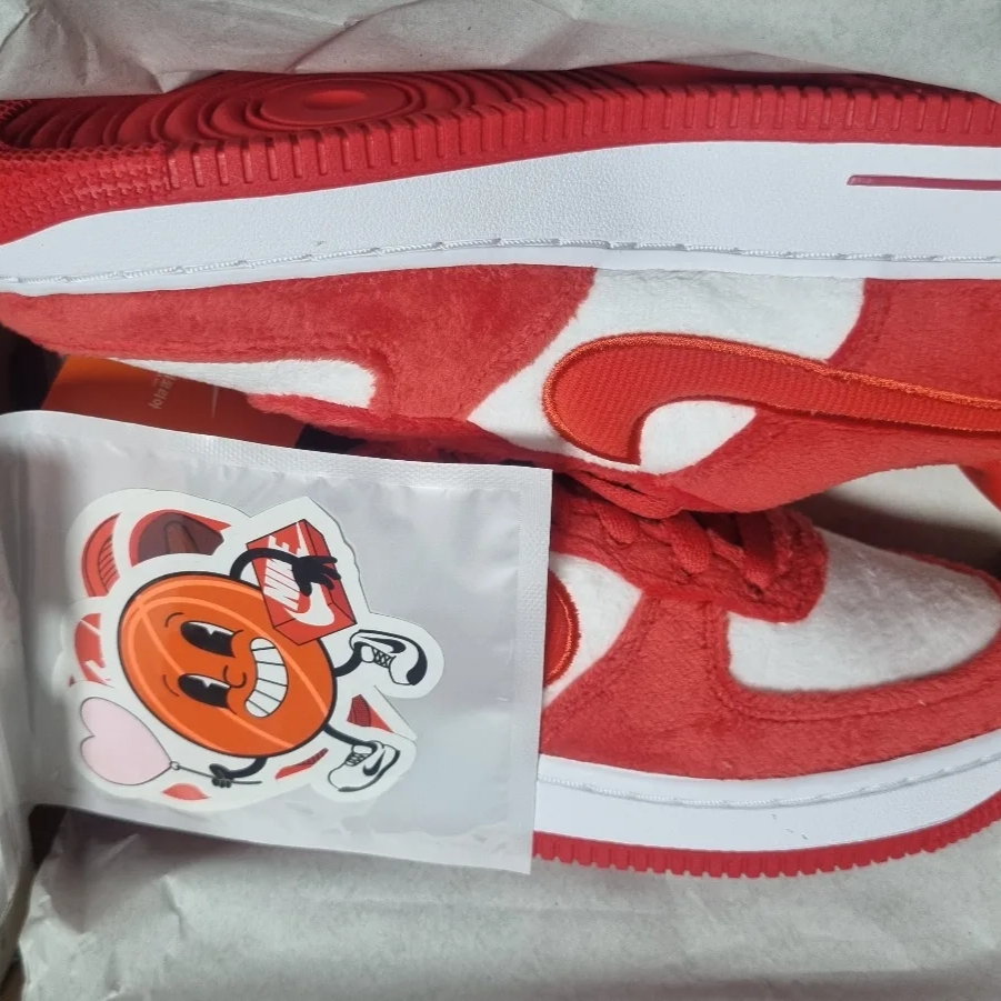 (GS) Nike Air Force 1 Low Valentine Day Team Red 착용 스타일 - 1