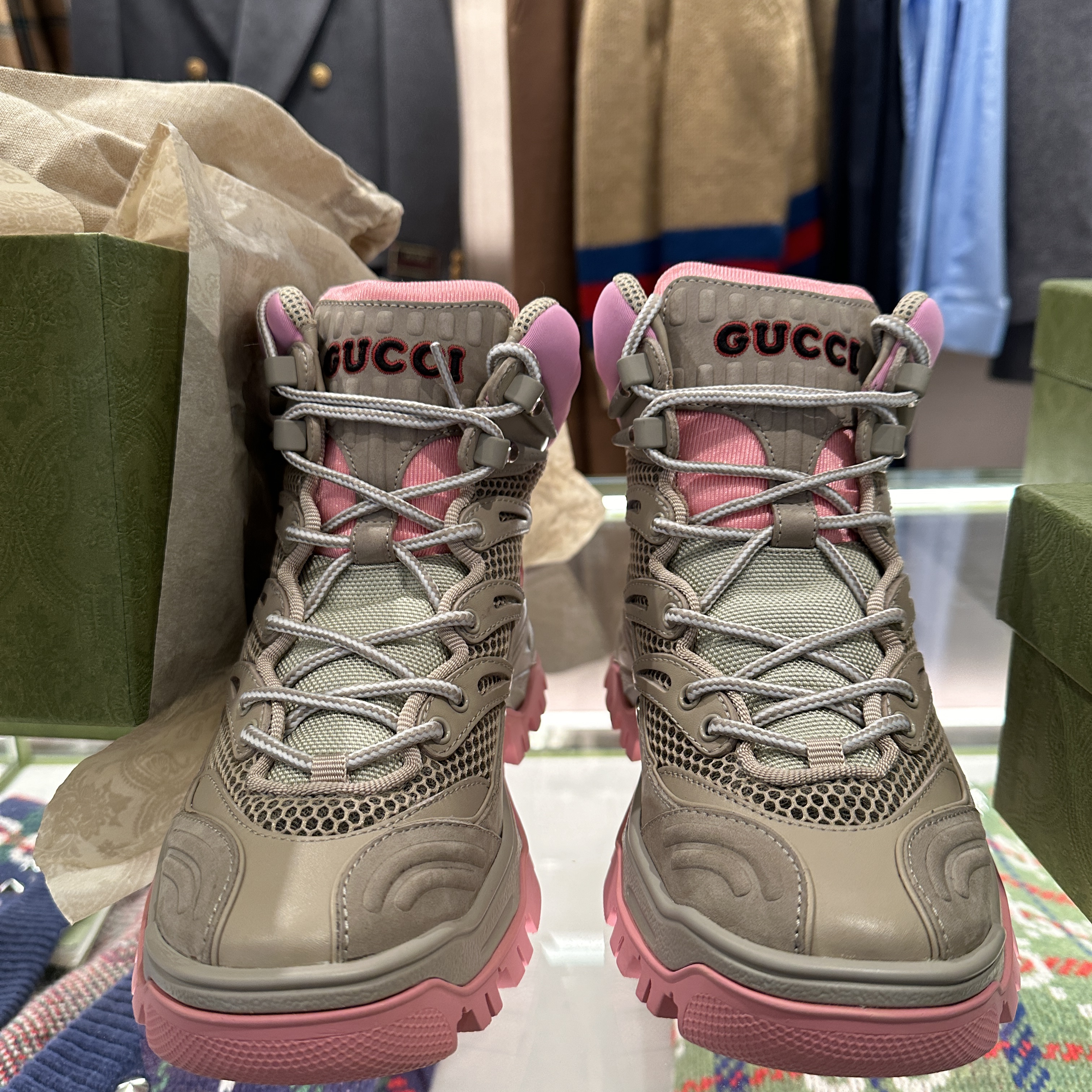 (W) Gucci Lace Up Ankle Boot Beige Pink 착용 스타일 - 1