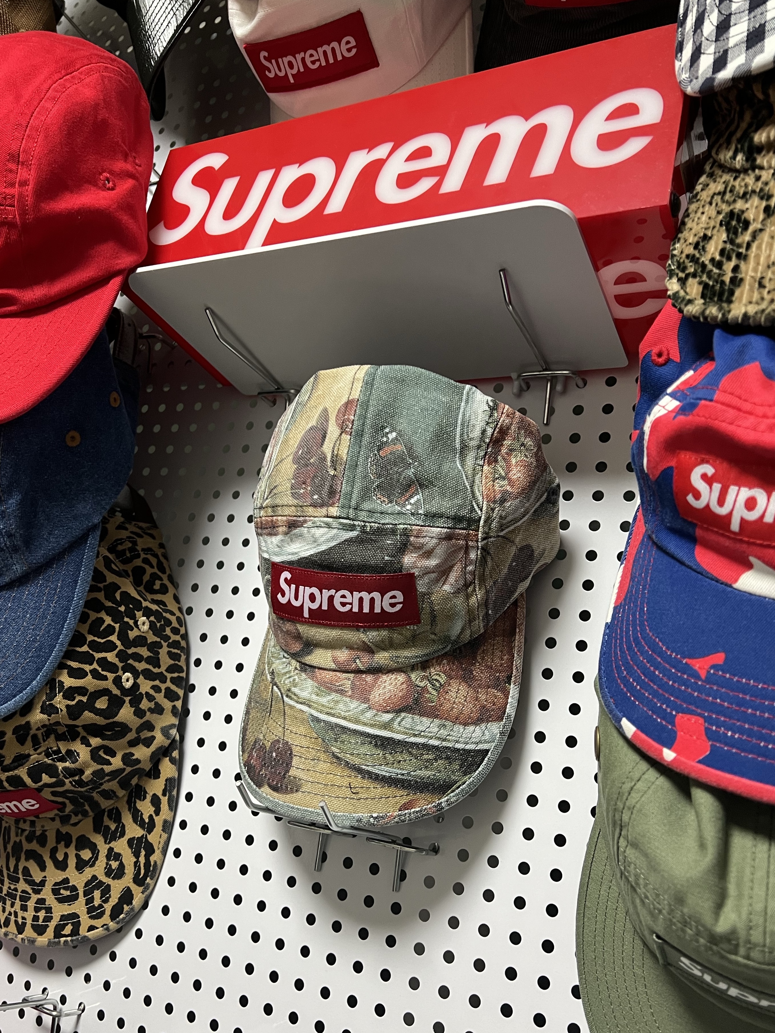 Supreme Strawberries Camp Cap Multicolor - 23SS 착용 스타일