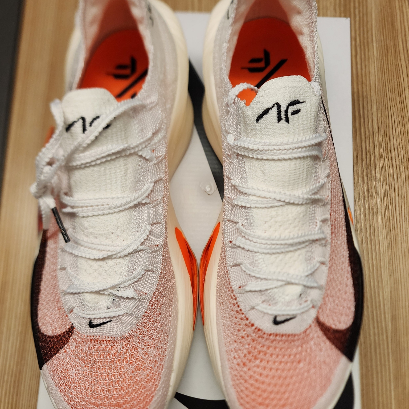 Nike Air Zoom Alphafly Next% 3 Proto White Total Orange 착용 스타일 - 1