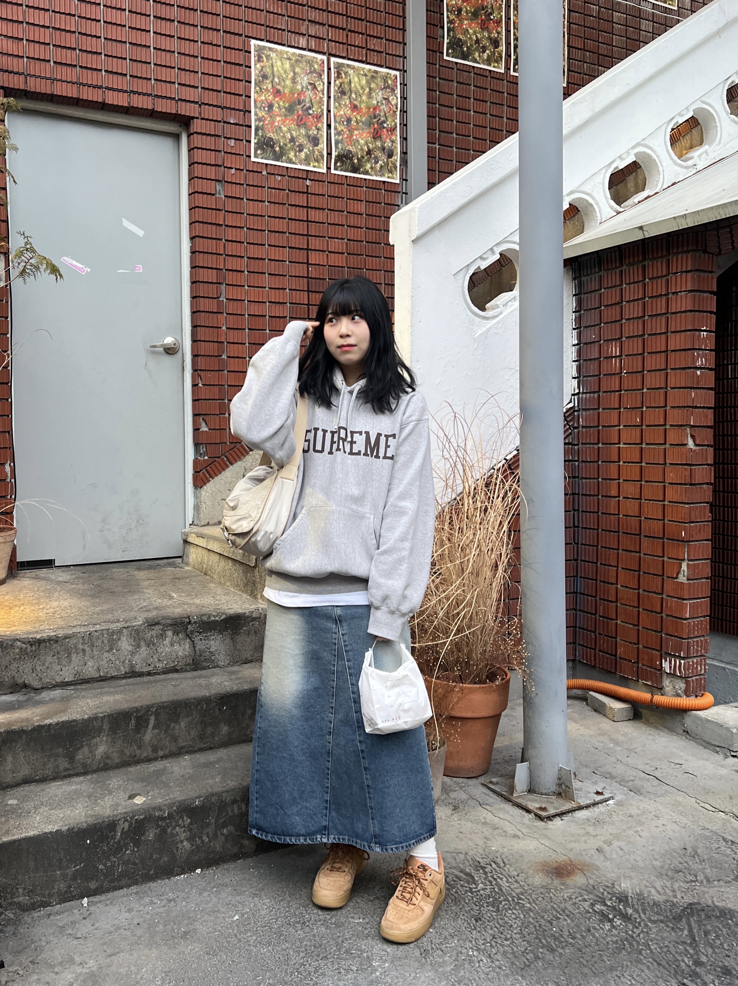 Nike Air Force 1 '07 WB Flax, Supreme Varsity Hooded Sweatshirt Heather Grey - 23FW 착용 스타일 - 1