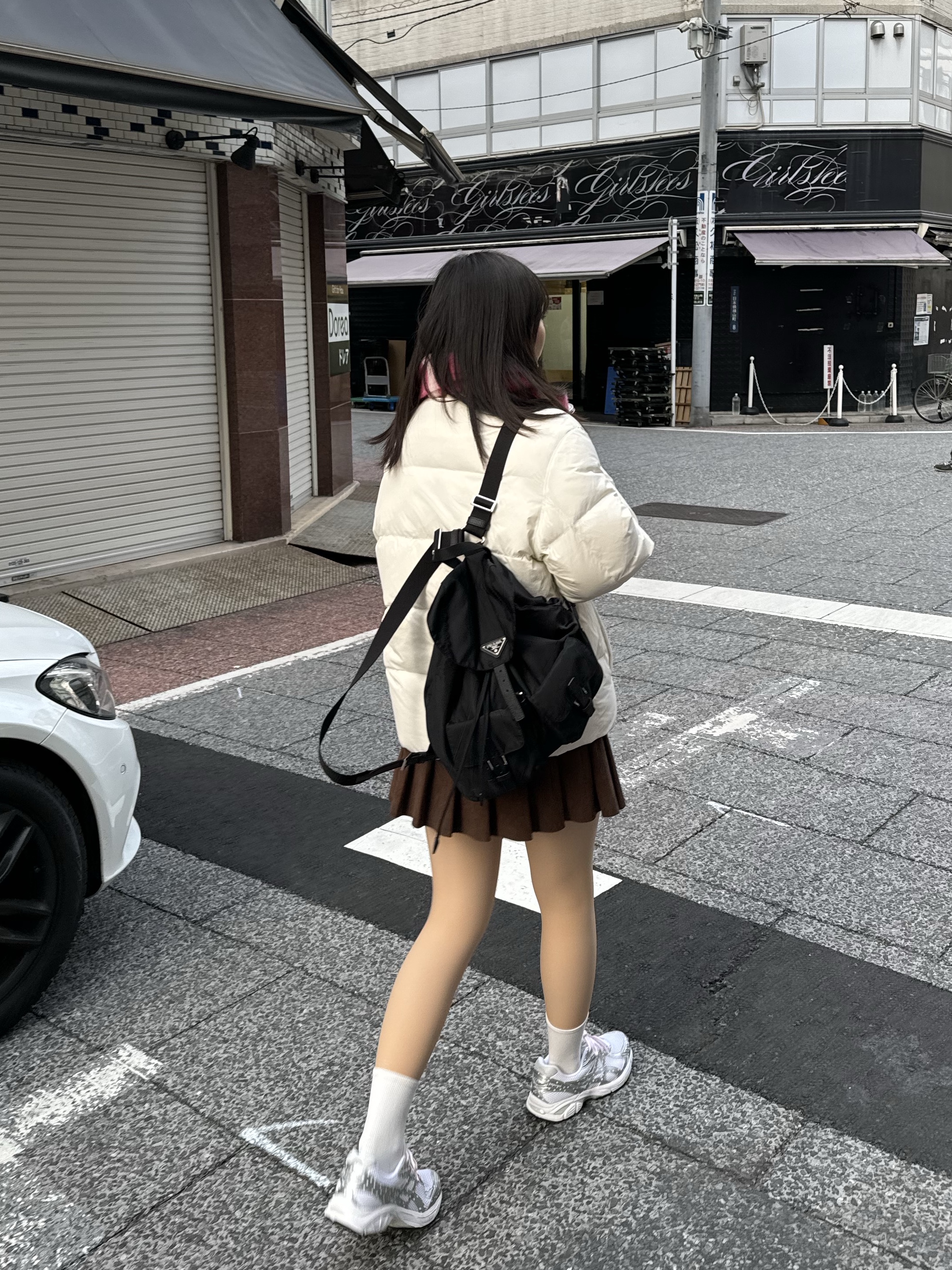 Prada Re-Nylon Medium Backpack Black, Asics x Papergirl Paris x Beams GT-2160 White Silver 착용 스타일