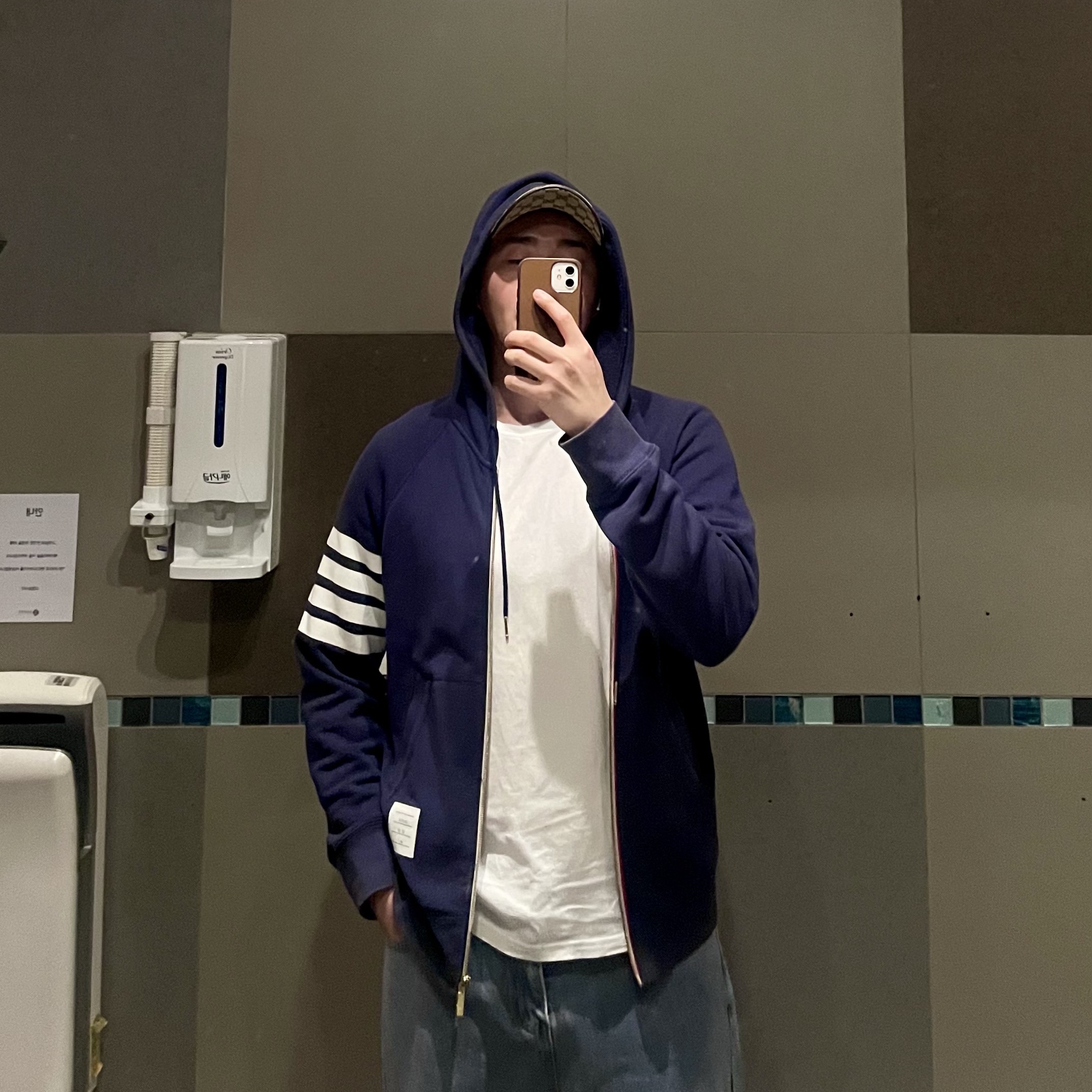Thom Browne Cotton Ottoman Rib 4-Bar Zip-Up Hoodie Navy 착용 스타일