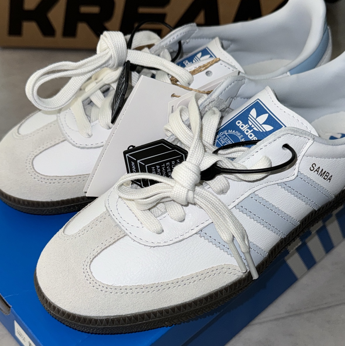 Adidas Samba OG Core White Halo Blue 착용 스타일