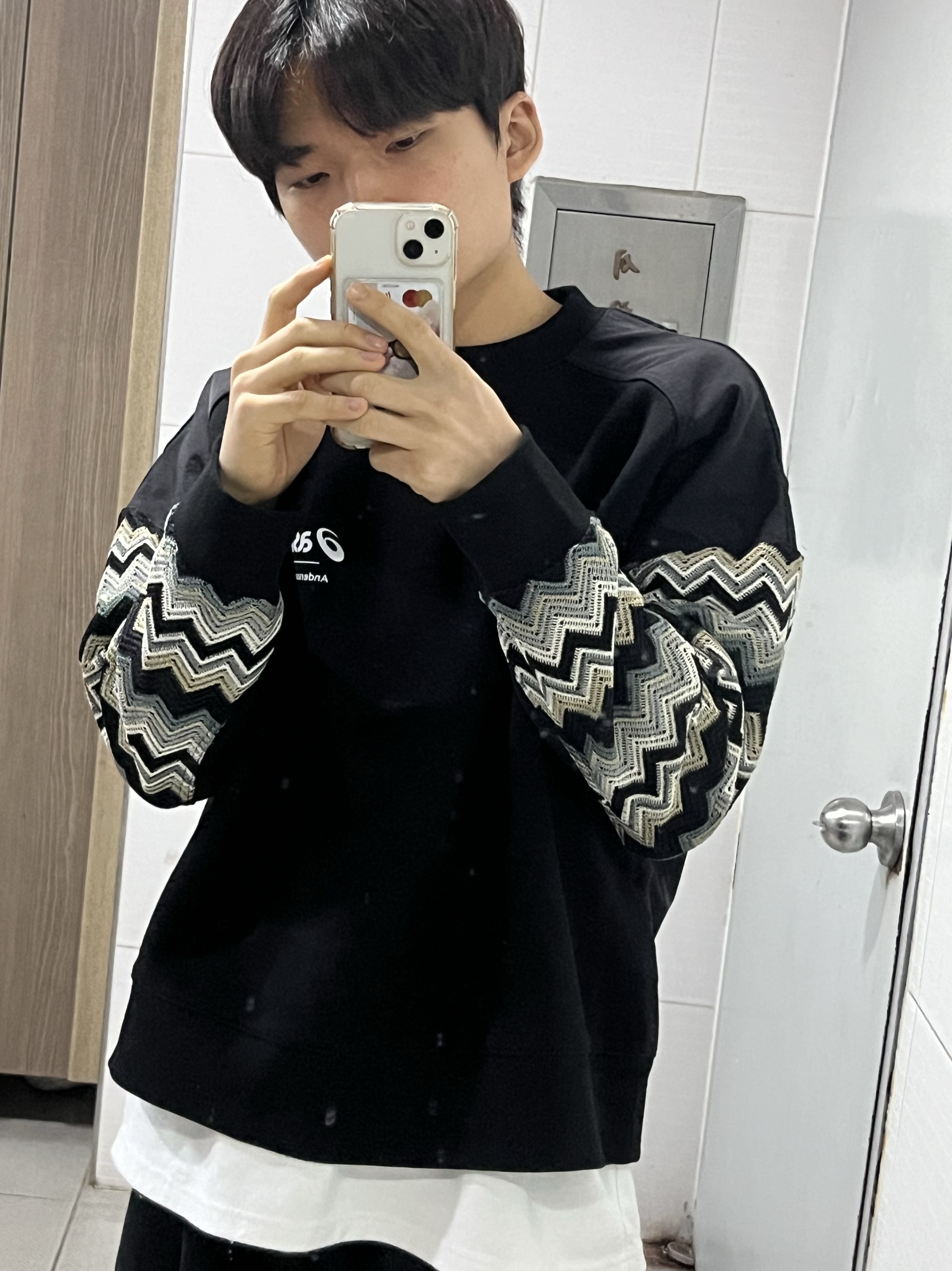 Andersson Bell x Asics Contrast Sweatshirt Black 착용 스타일