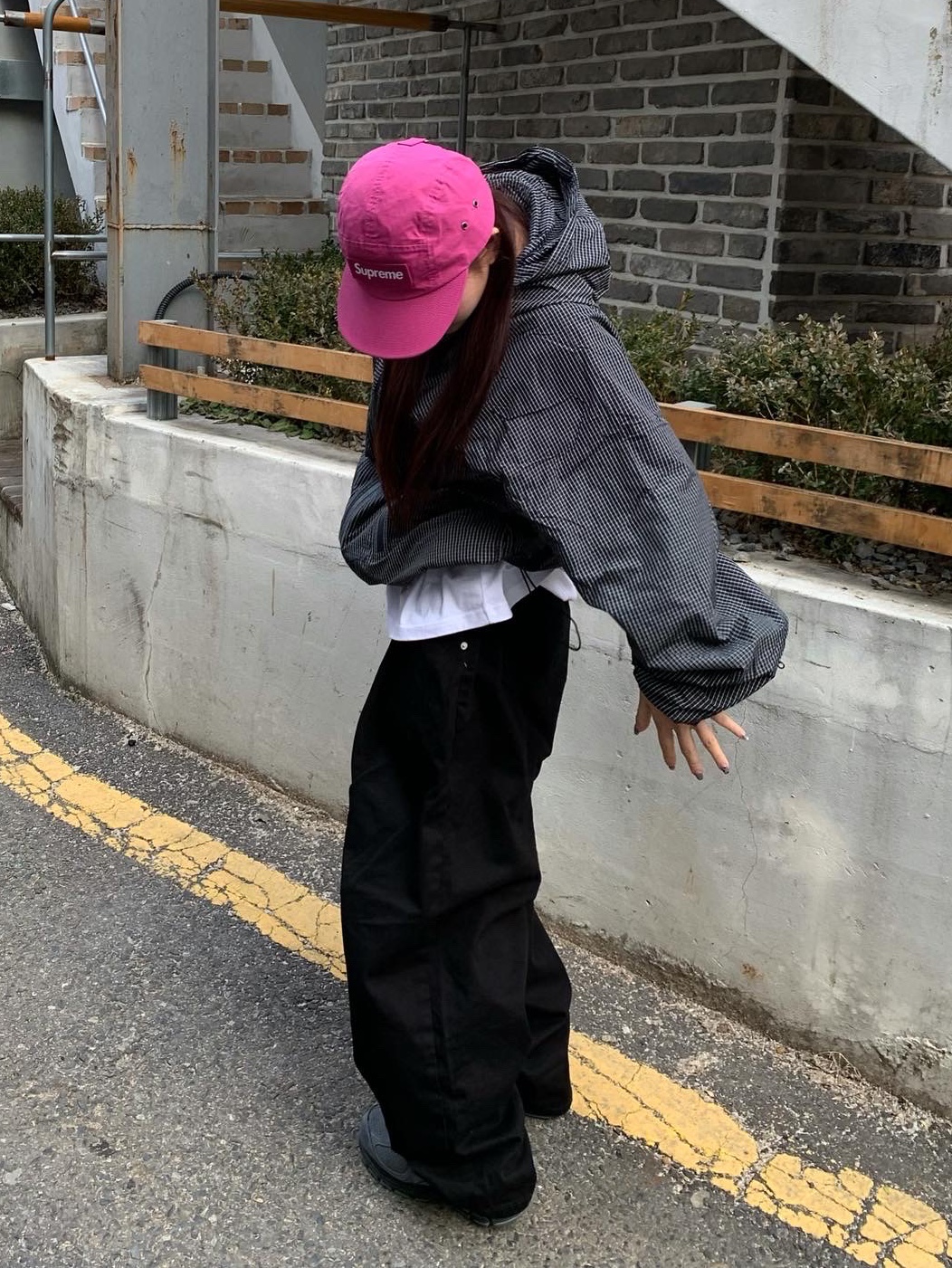 Supreme Waxed Cotton Camp Cap Magenta - 23FW, New Balance 2002R Gray 착용 스타일