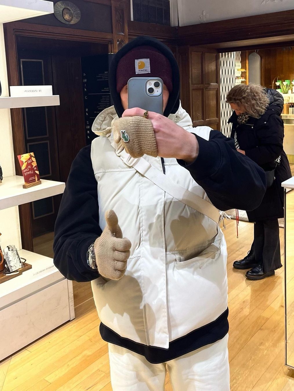 The North Face Nuptse On Ball Vest Real Black, (W) The North Face White Label Glossy Down Vest Black 착용 스타일 - 5