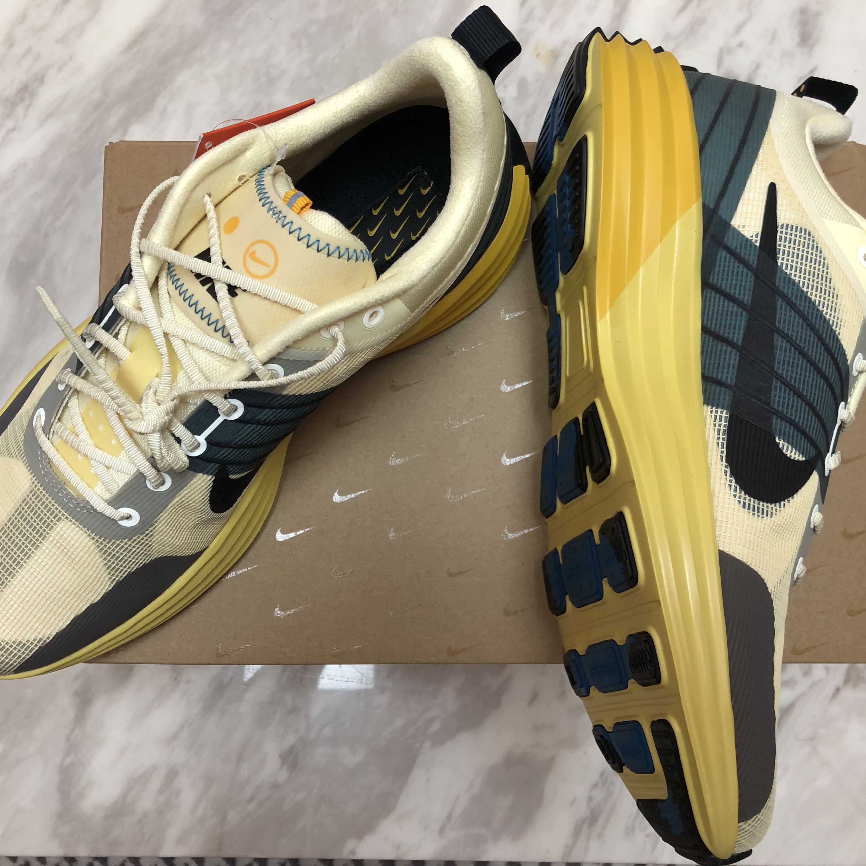 Nike Lunar Roam Alabaster and Green Abyss 착용 스타일 - 1