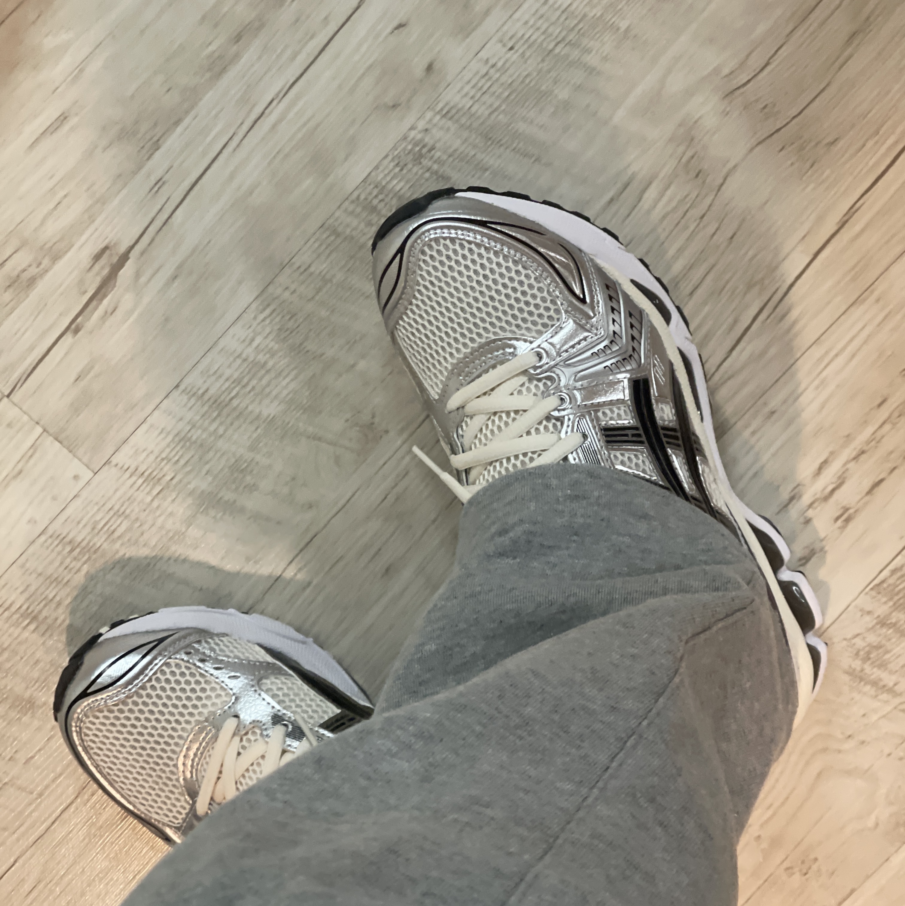 Asics Gel-Kayano 14 Cream Black 착용 스타일
