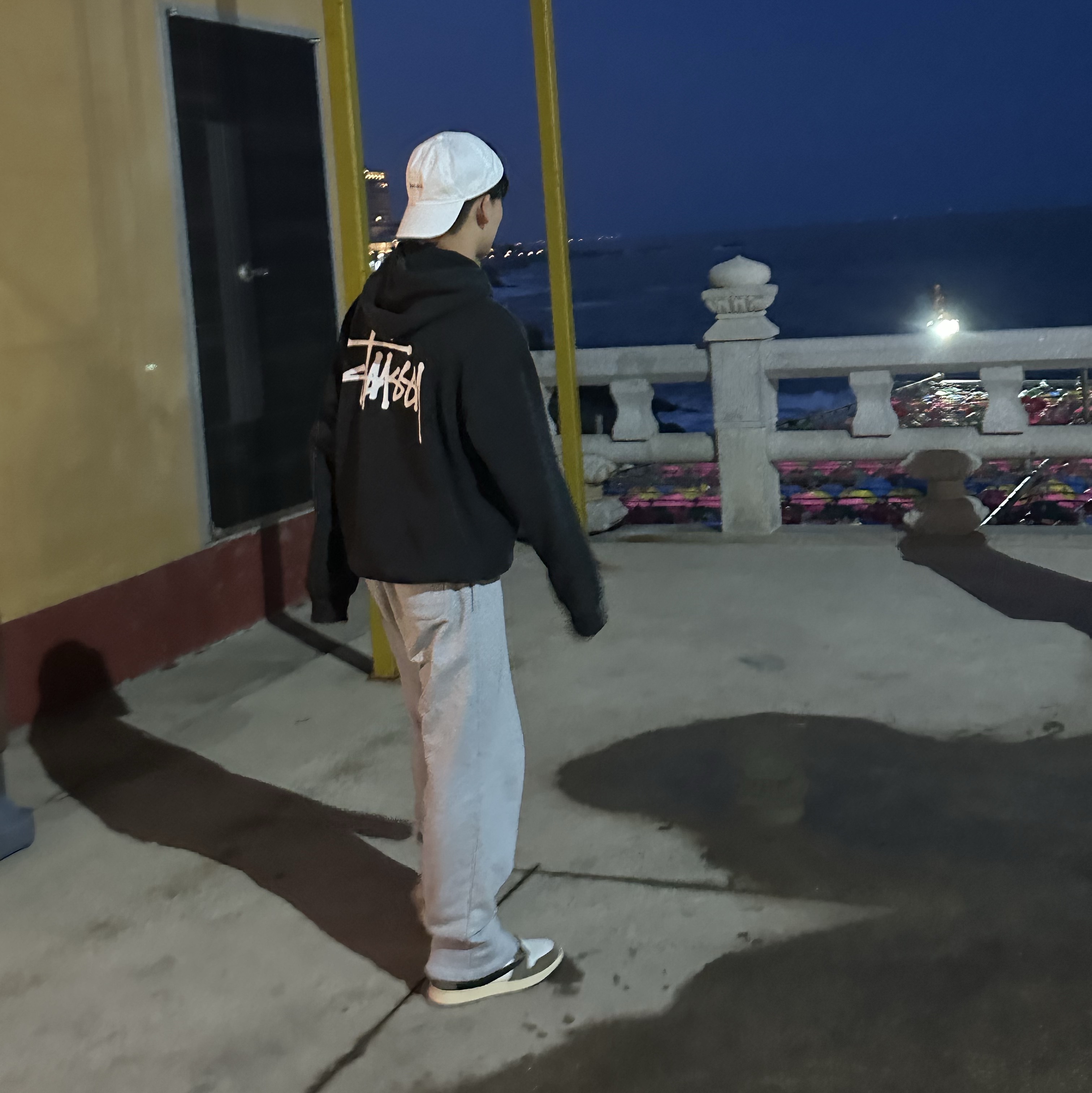 Jordan 1 x Travis Scott Retro High OG SP Mocha, Stussy Basic Stussy Hoodie Black 2023 착용 스타일