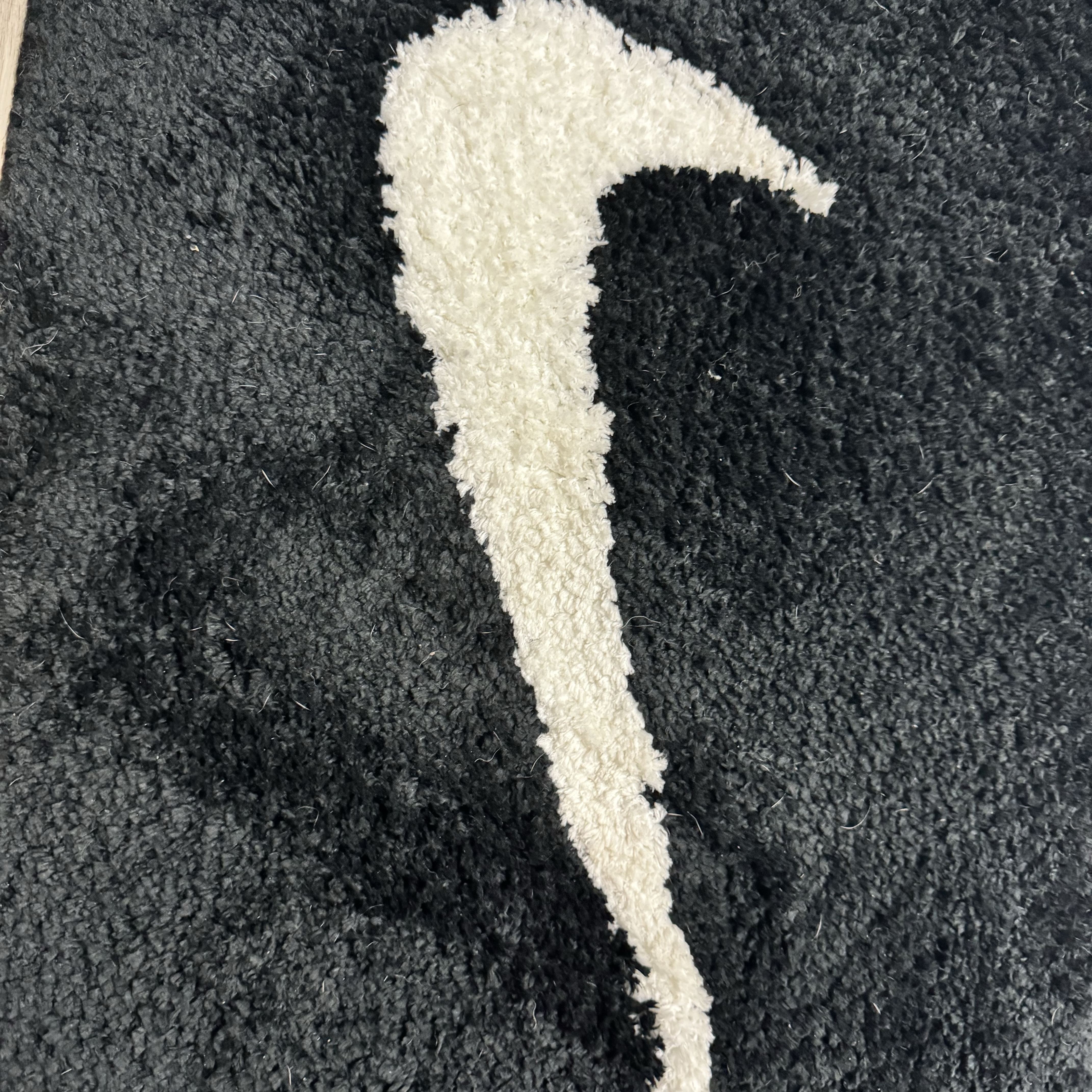 Nike Swoosh Rug Black White 착용 스타일