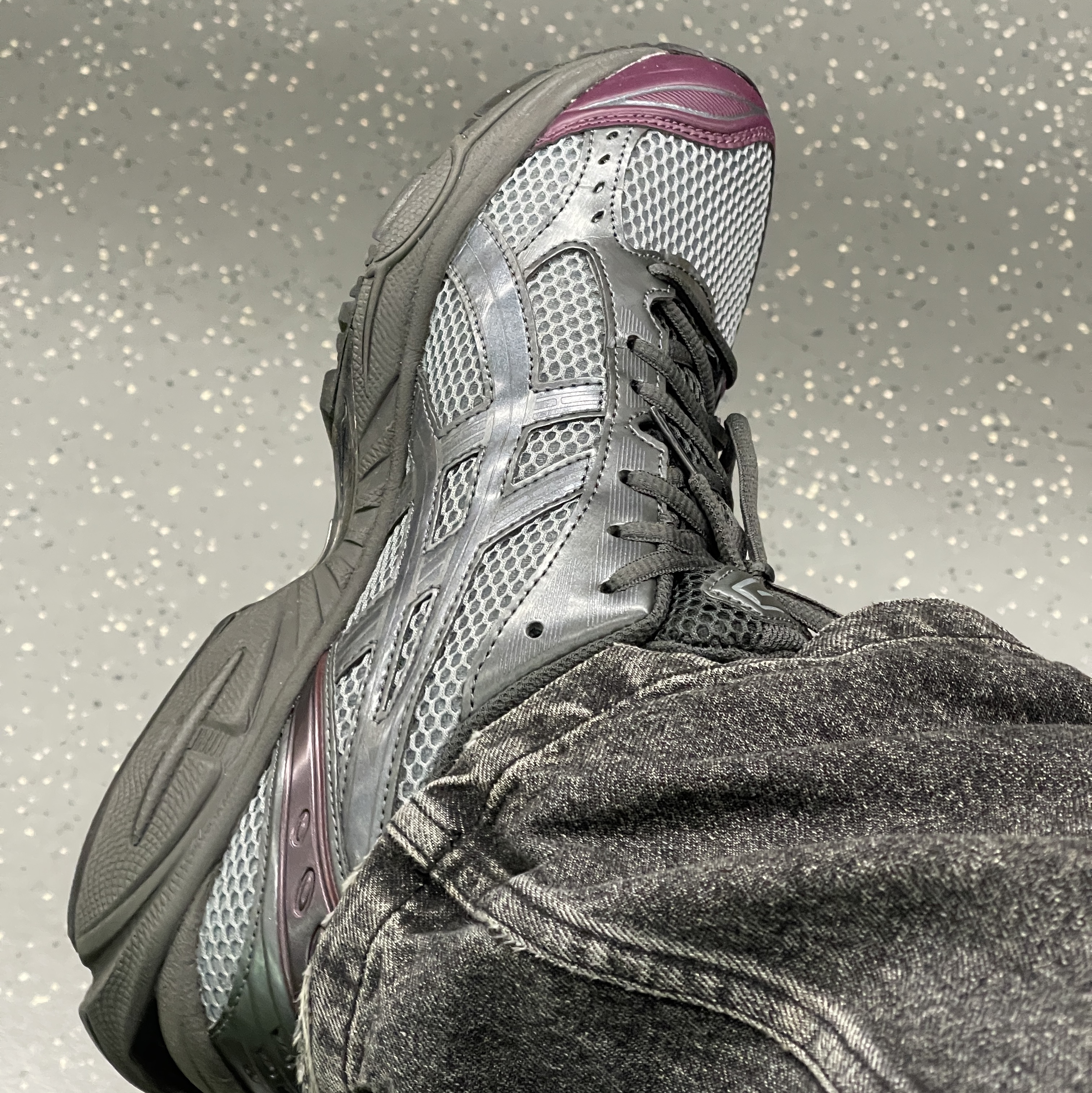 Asics x Atmos Gel-Kayano 14 Grey Purple 착용 스타일 - 1