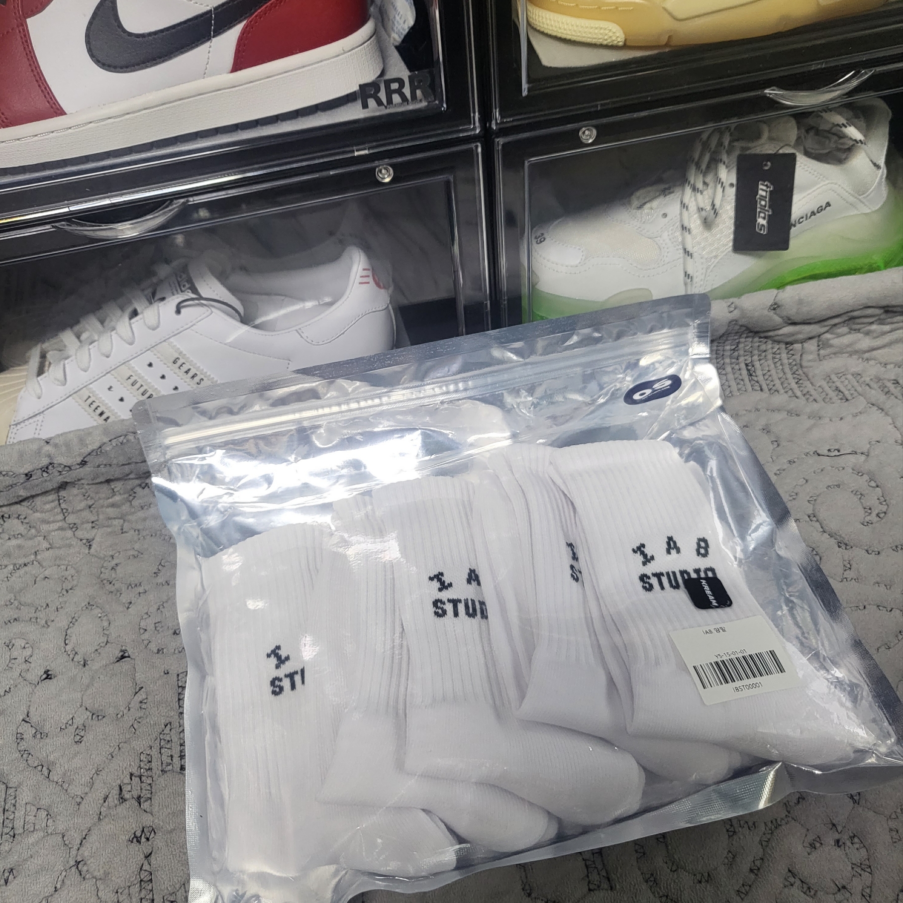 IAB Studio Socks White (5 Pack) 착용 스타일 - 1