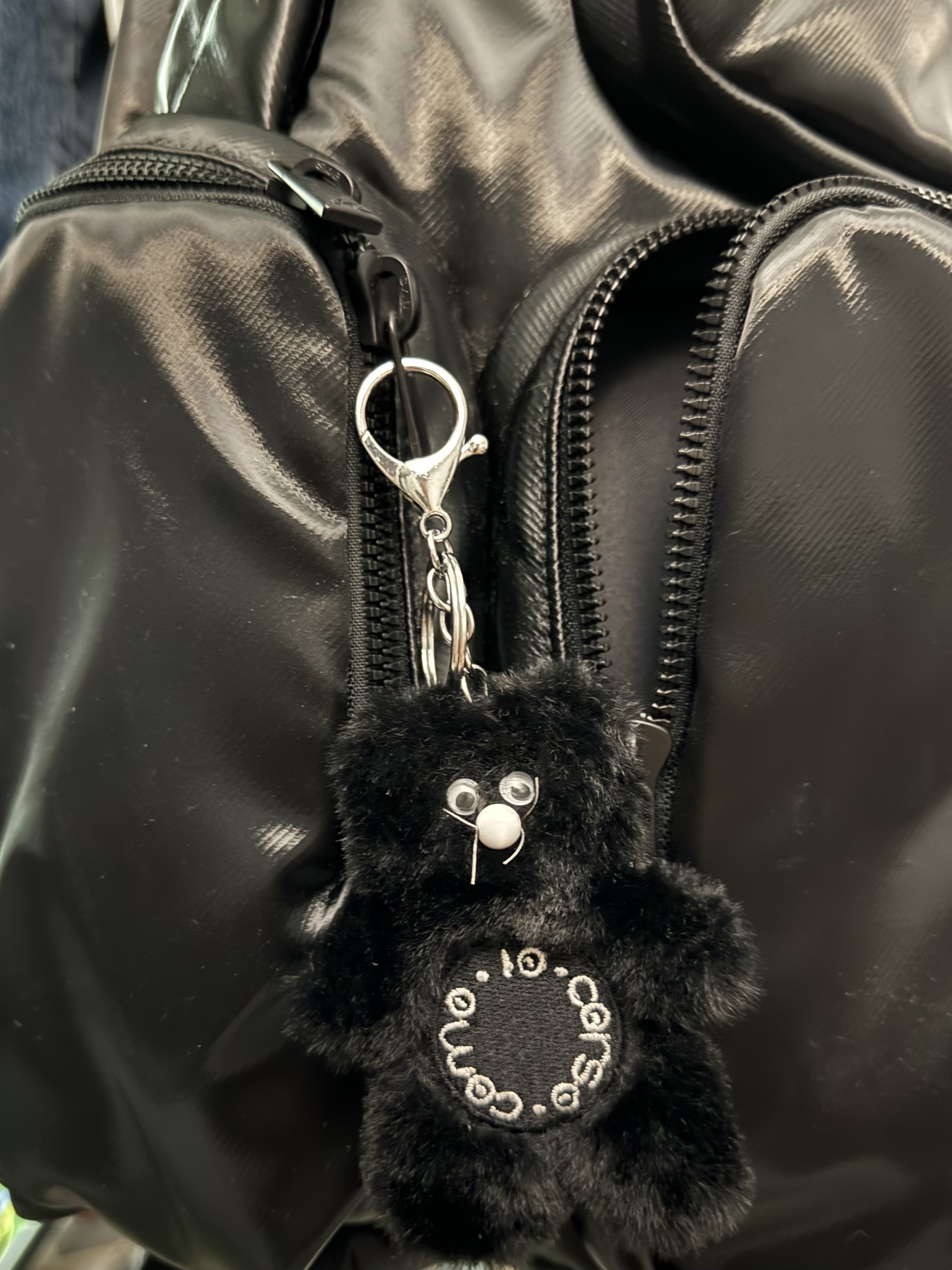 Monamhee x 10 Corso Como Bianco Phone Strap Black 착용 스타일