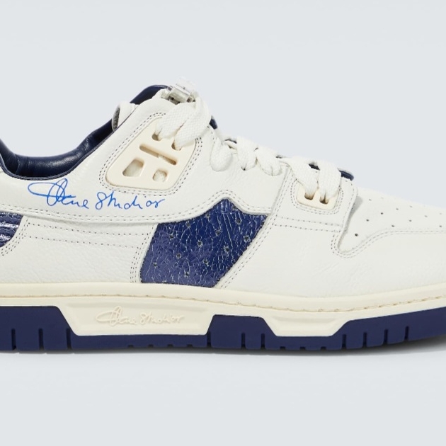 (W) Acne Studios Low Top Sneakers White Blue 착용 스타일 - 4